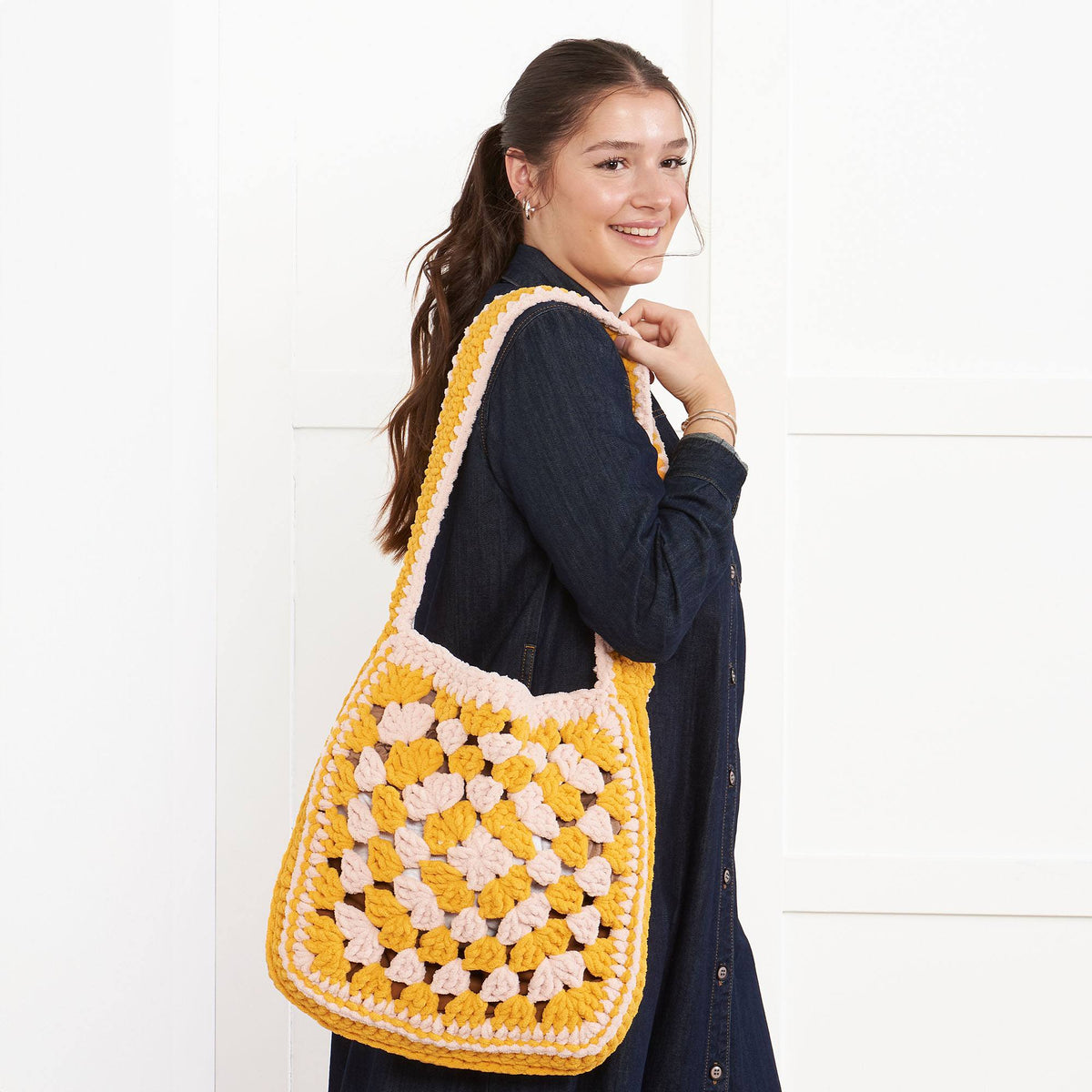 Crochet Tote Bag made in Bernat Blanket Yarn