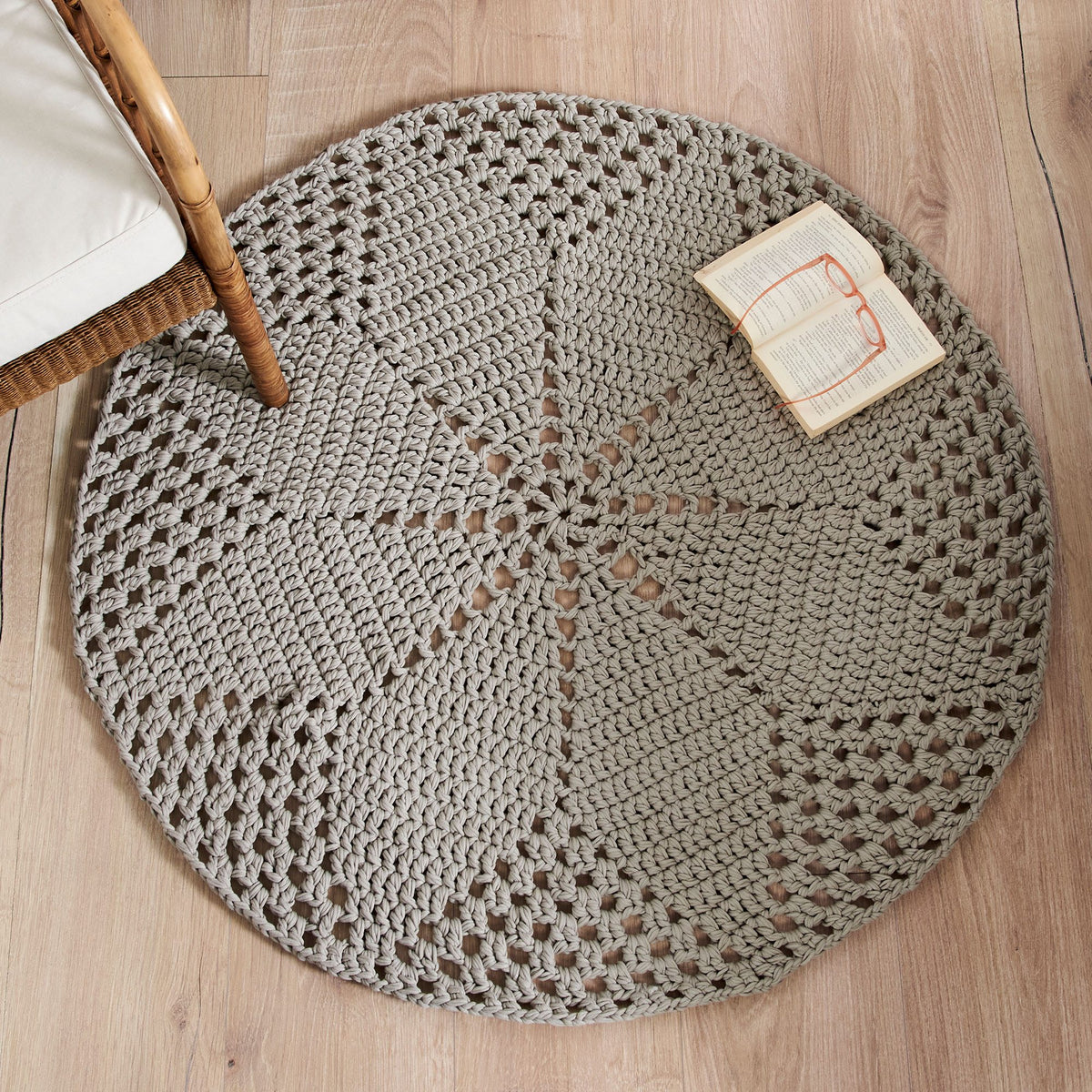 Crochet Rug made in Bernat Maker Yarn