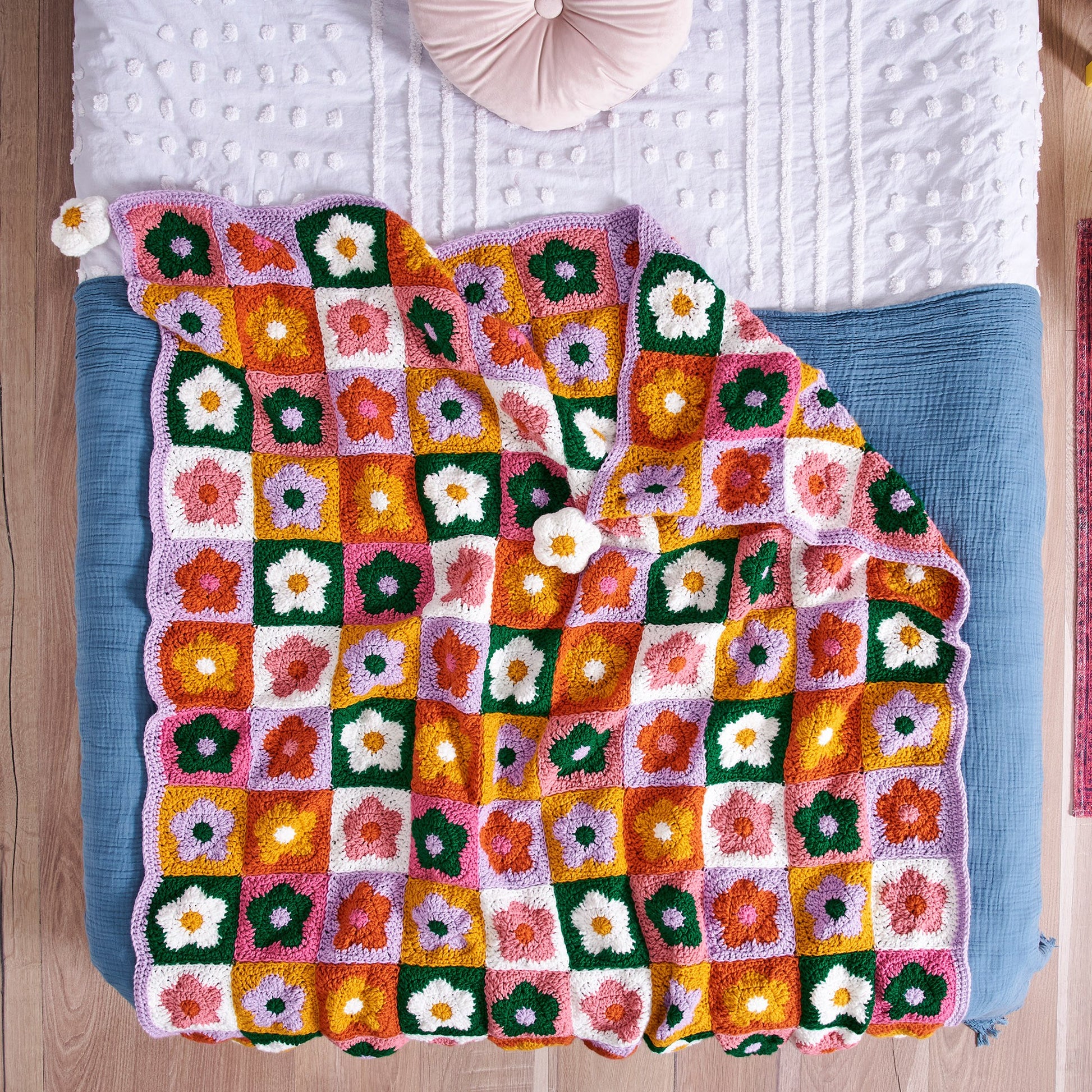 Free Red Heart Field of Daisies Crochet Blanket Pattern