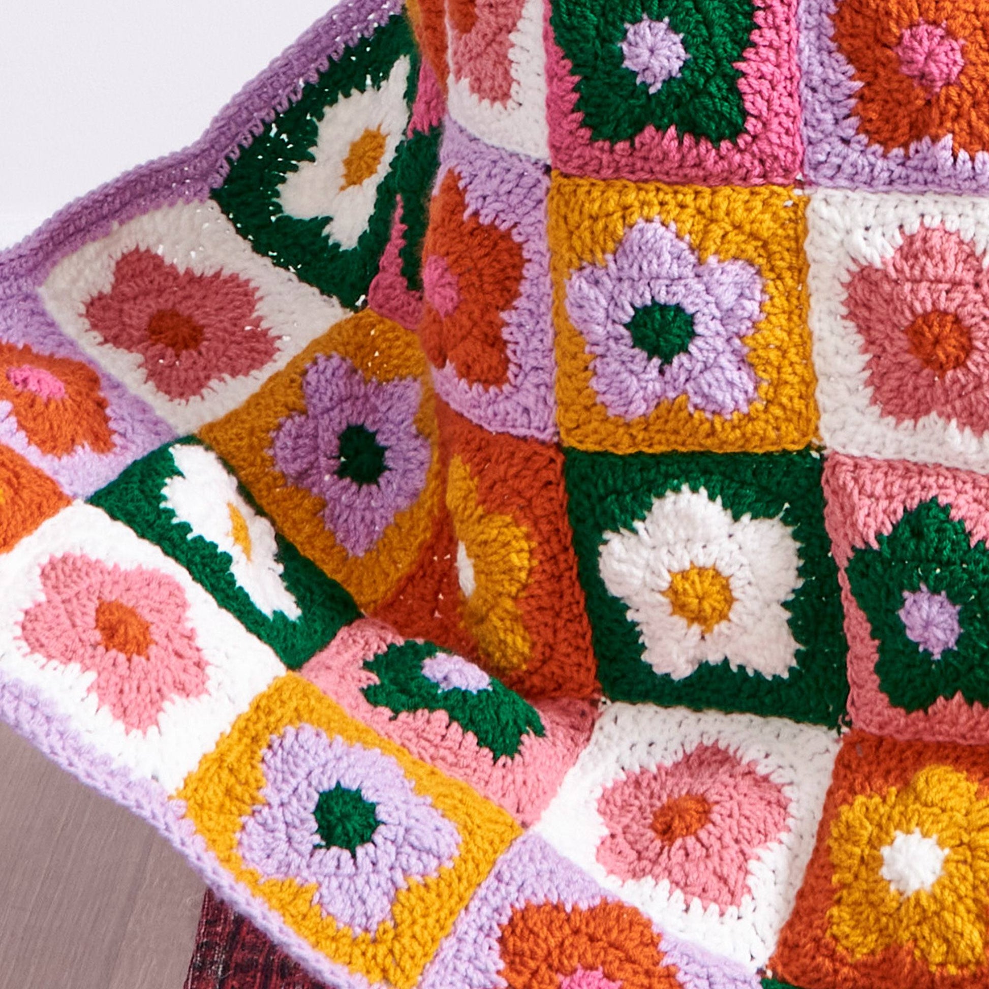 Free Red Heart Field of Daisies Crochet Blanket Pattern