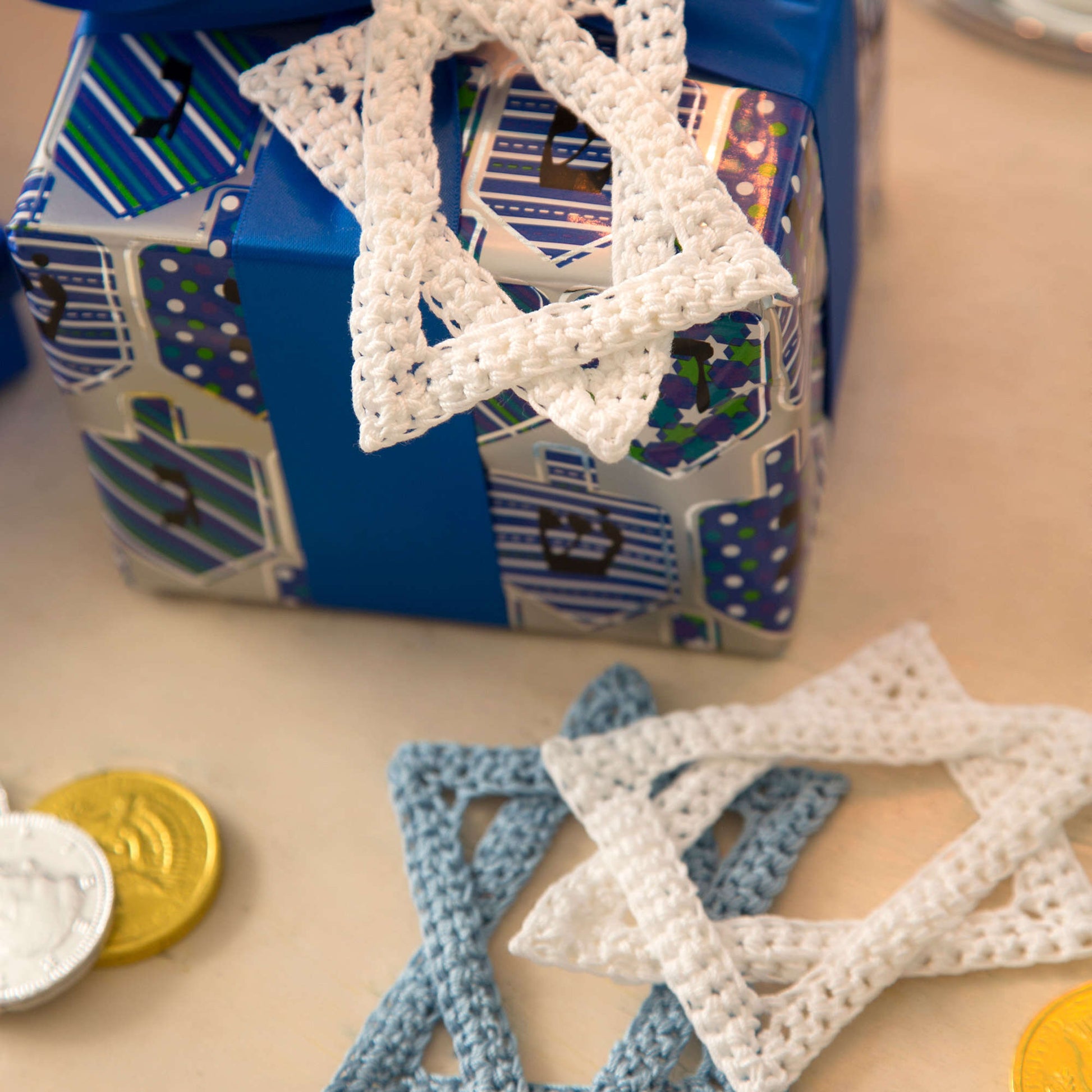 Free Aunt Lydia's Crochet Hanukkah Banner Pattern