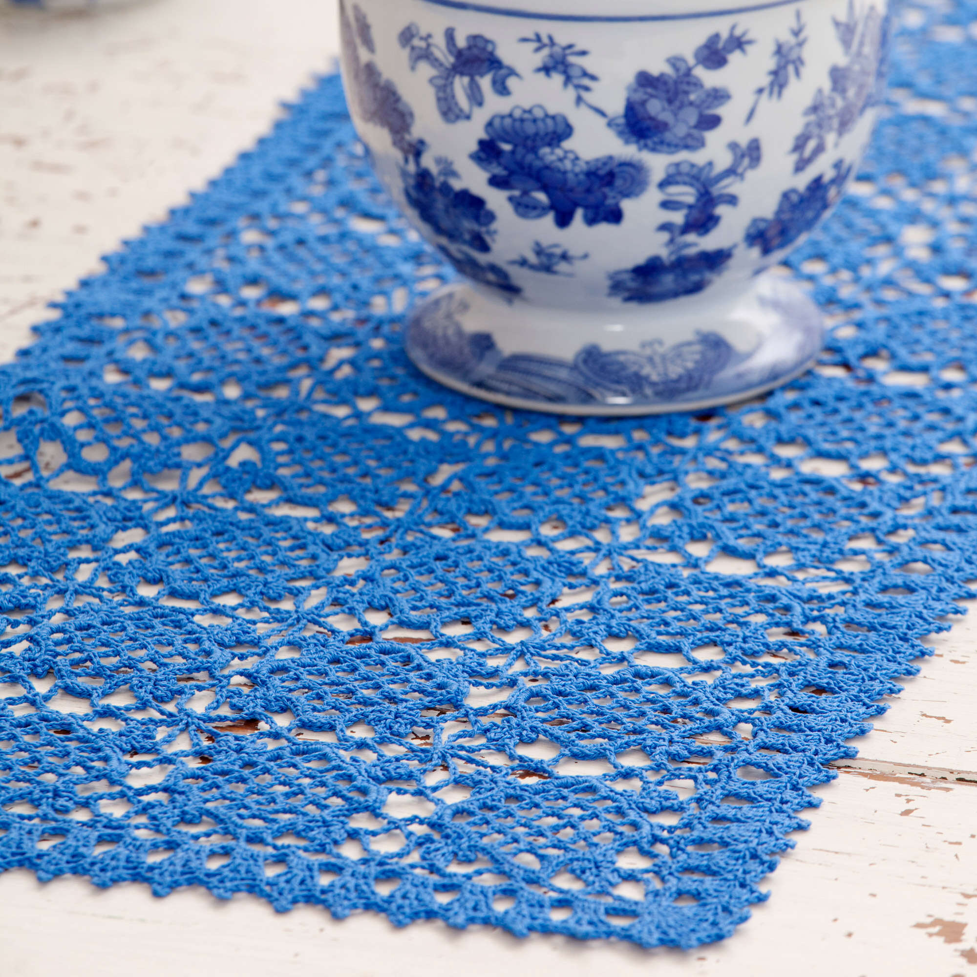 Free Aunt Lydia's Sweet Clover Table Runner Crochet Pattern