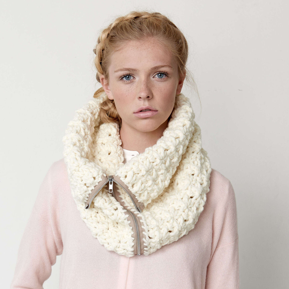 Crochet Cowl made in Bernat Wool-Up Bulky yarn