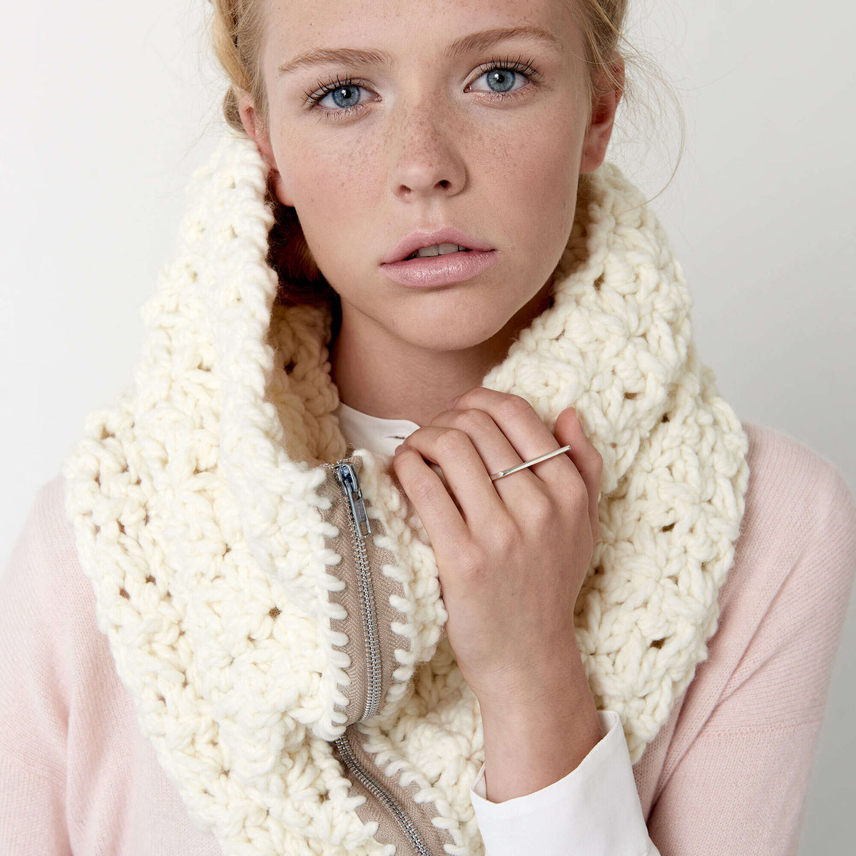 Crochet Cowl made in Bernat Wool-Up Bulky yarn