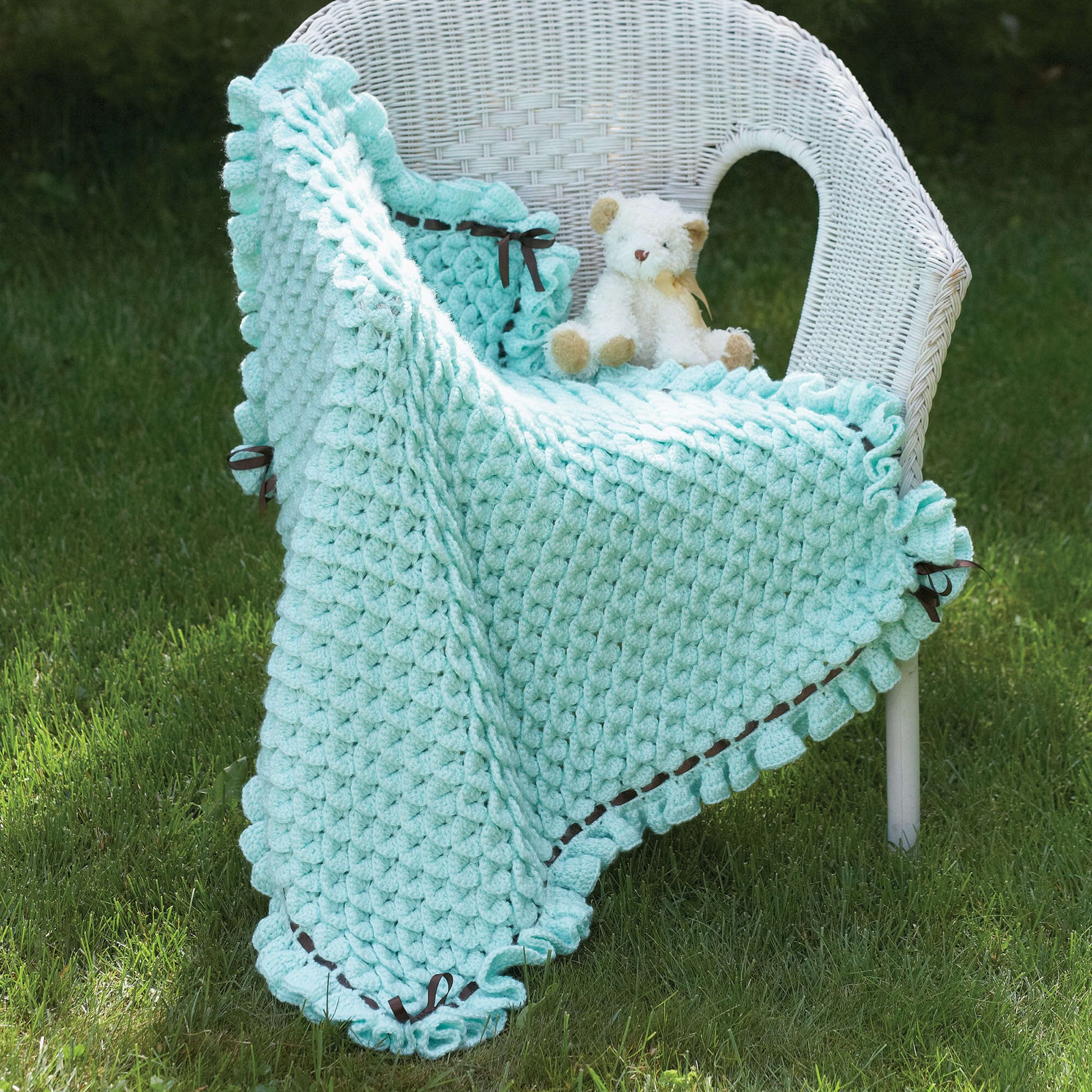 Free Bernat Crocodile Stitch Crochet Baby Blanket Pattern