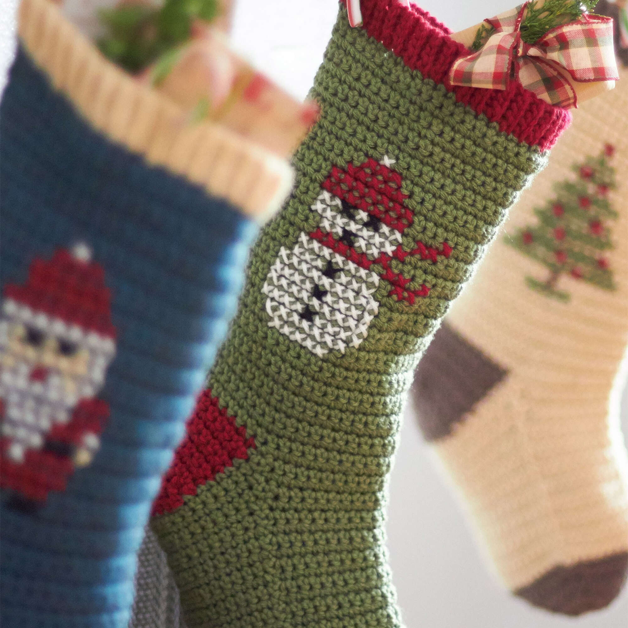 Free Easy Bernat Cross Stitch Christmas Stockings Crochet Pattern