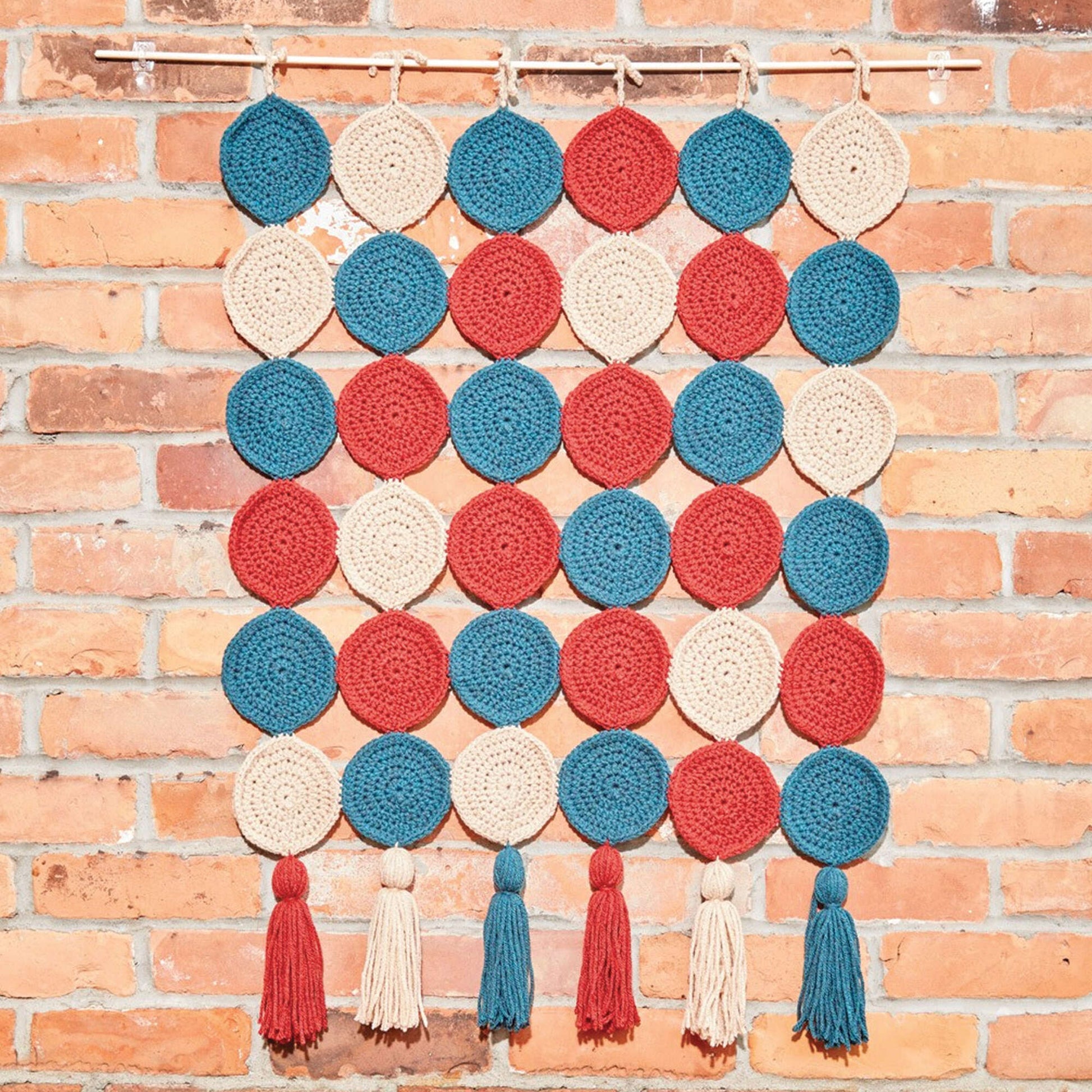Free Bernat Round In Circles Crochet Wall Hanging Pattern
