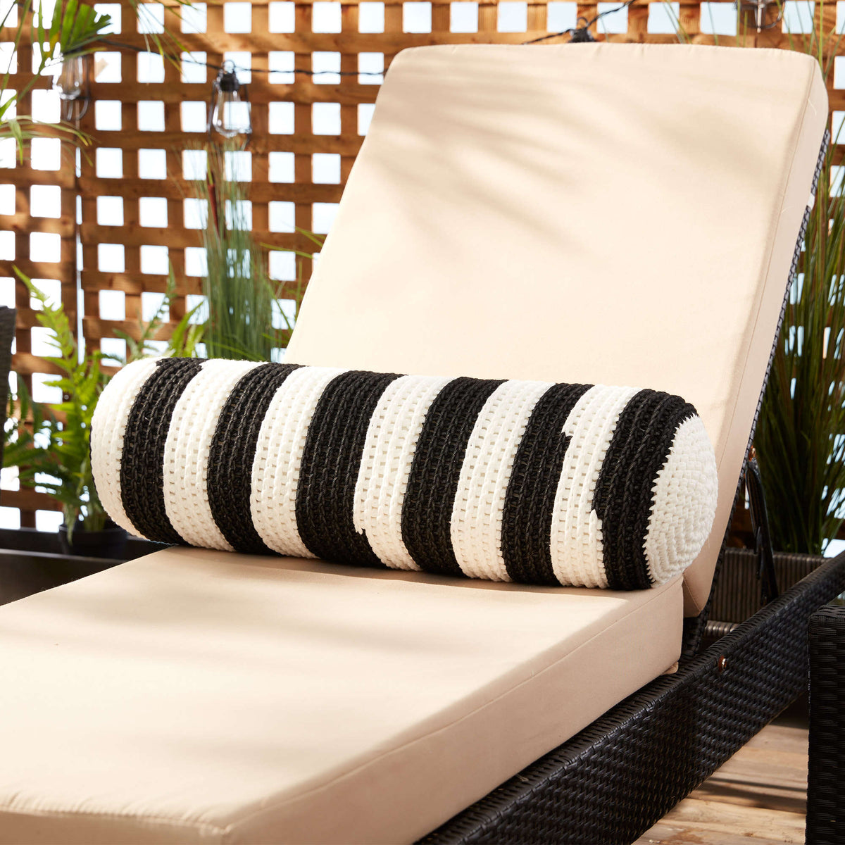 Crochet Pillow made in Bernat Maker Outdoor yarn