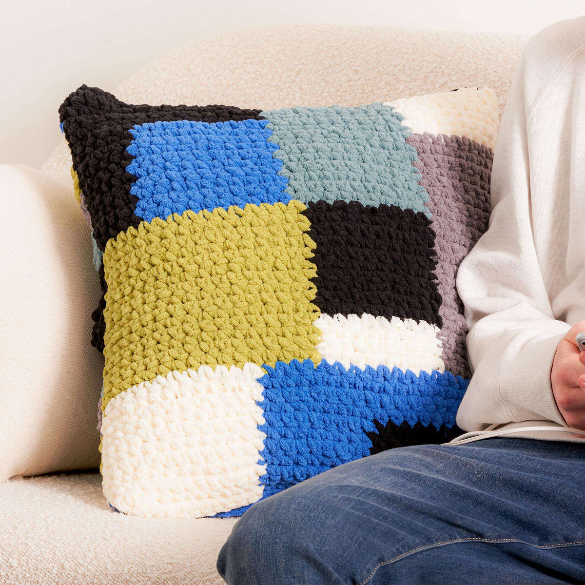 Crochet Pillow made in Bernat Blanket O'Go yarn