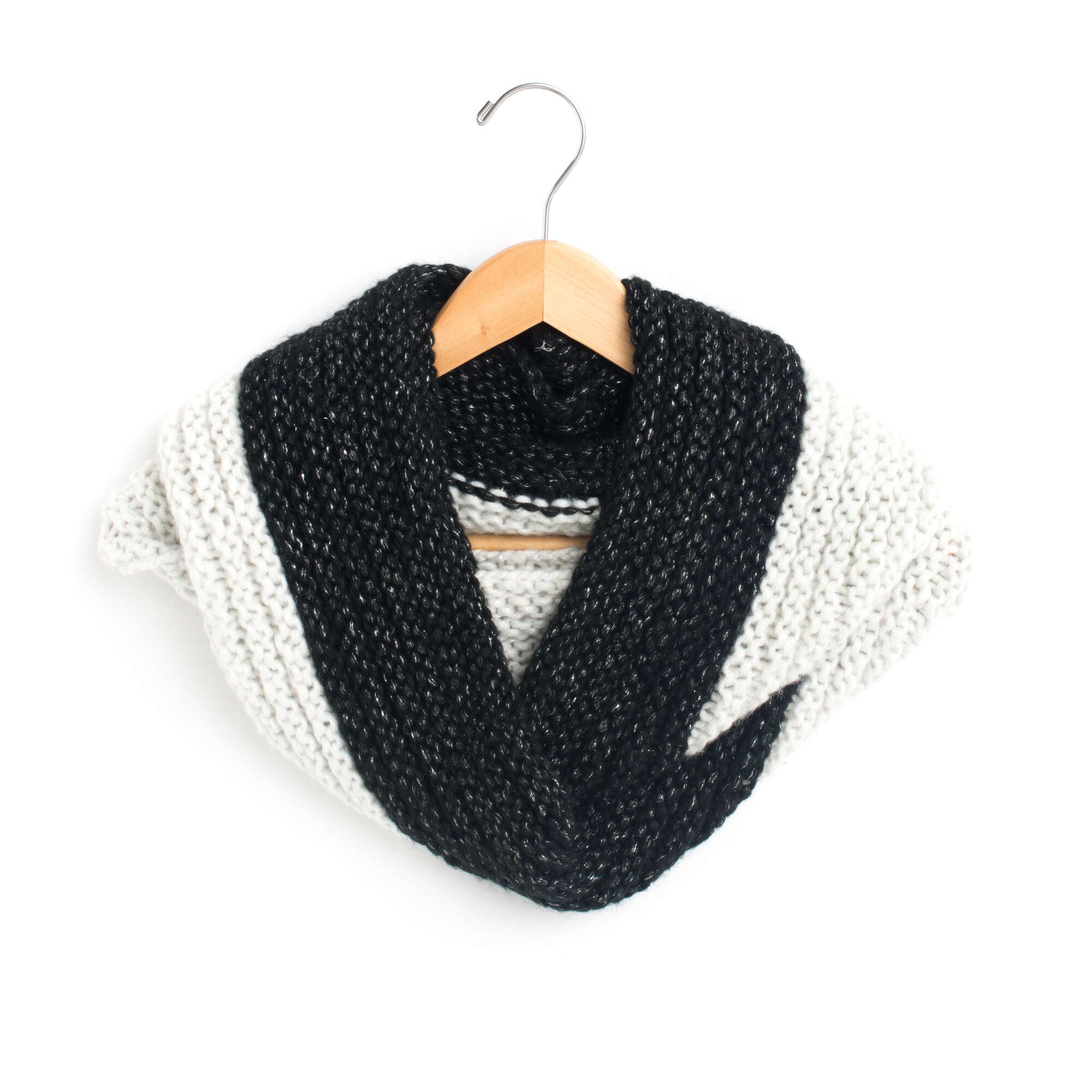 Free Easy Bernat Contrast Ridged Cowl Knitting Pattern | Yarnspirations