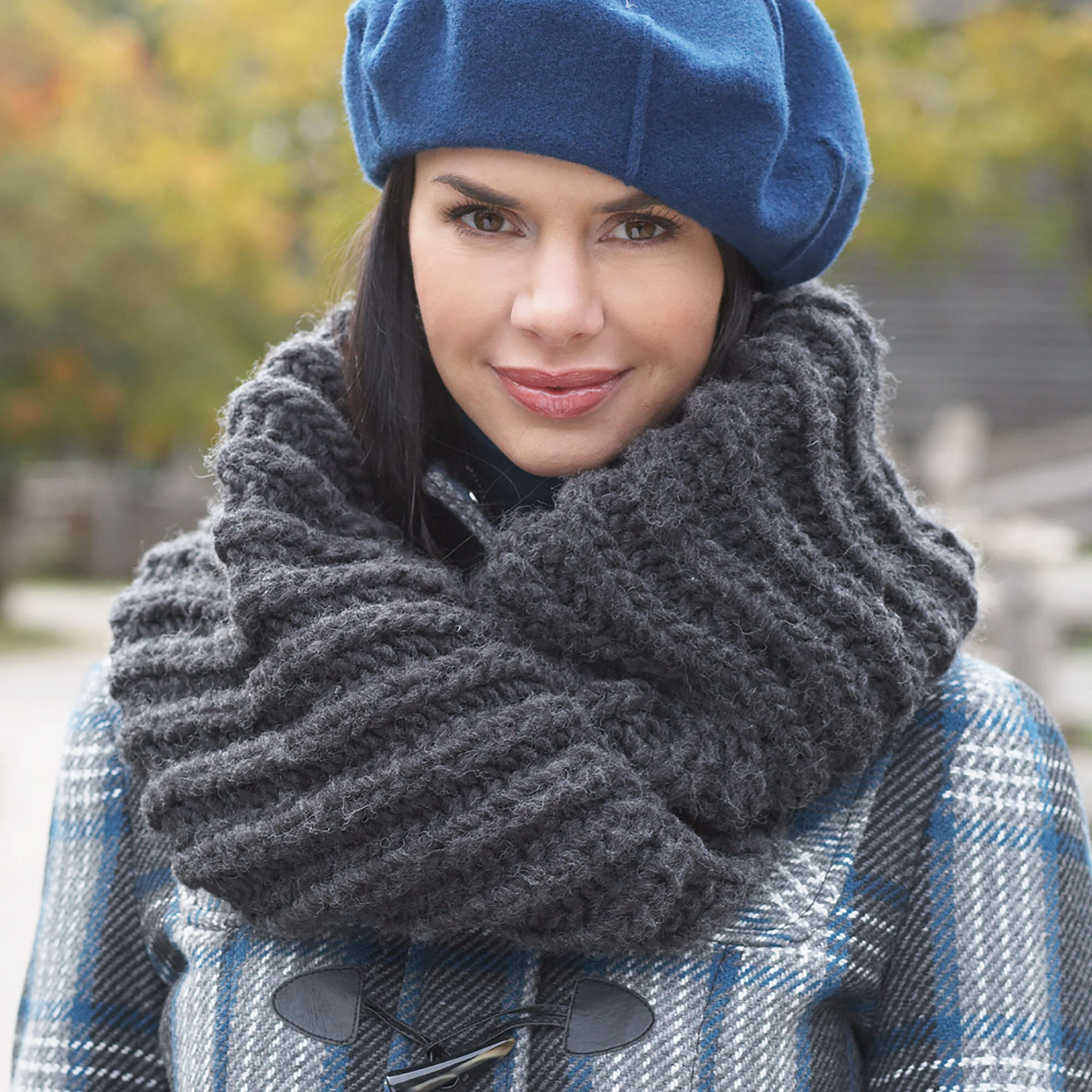 Free Easy Bernat Mobius Cowl Knitting Pattern | Yarnspirations