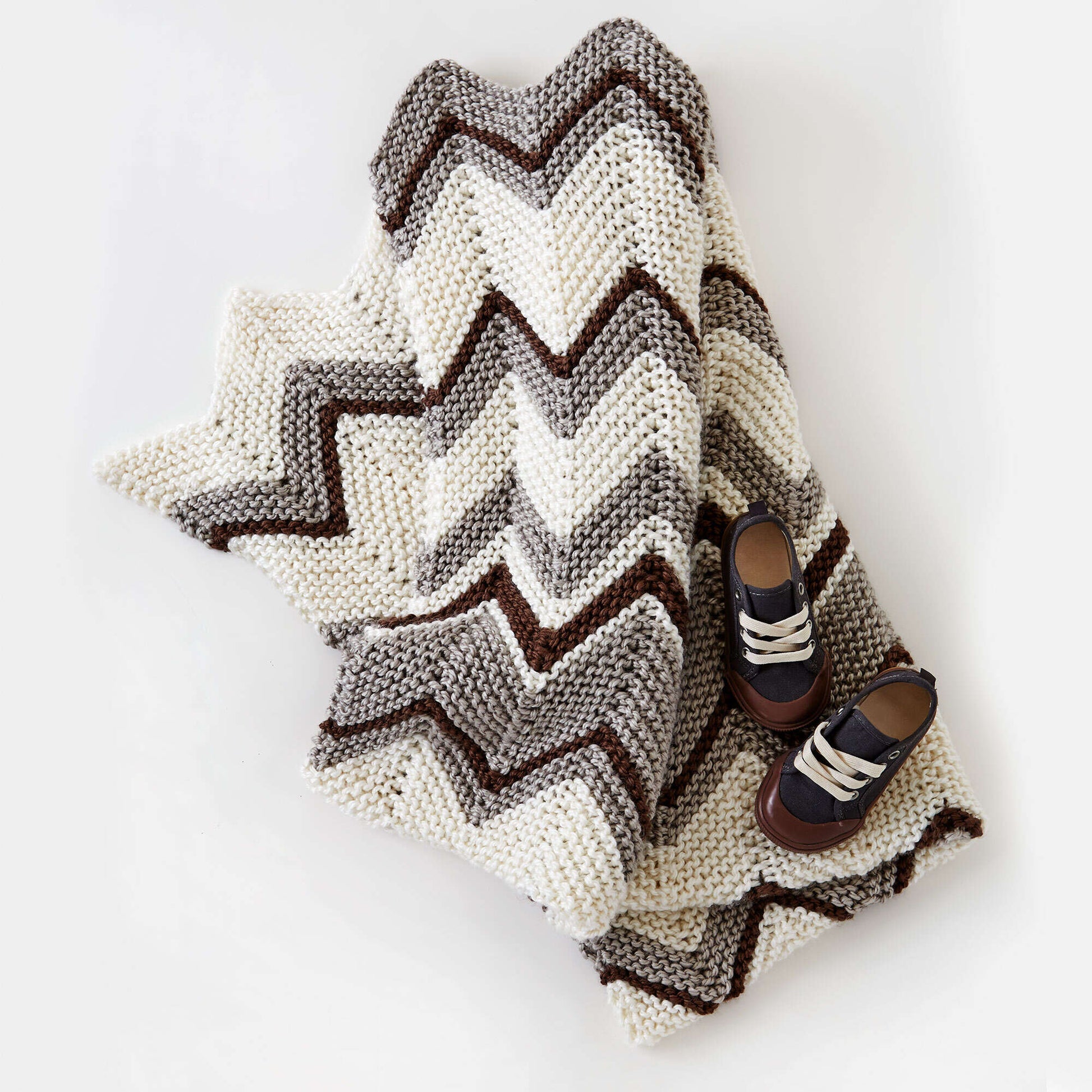 Free Bernat Softee Zig-Zag Knit Blanket Pattern