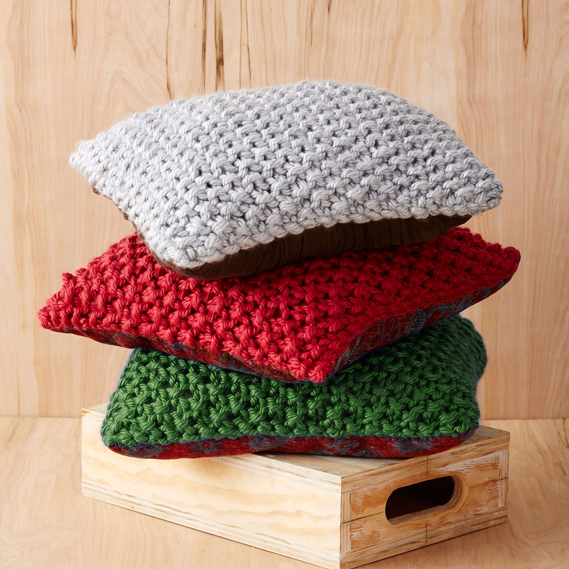 Free Bernat Perfect Christmas Pillows Knit Pattern