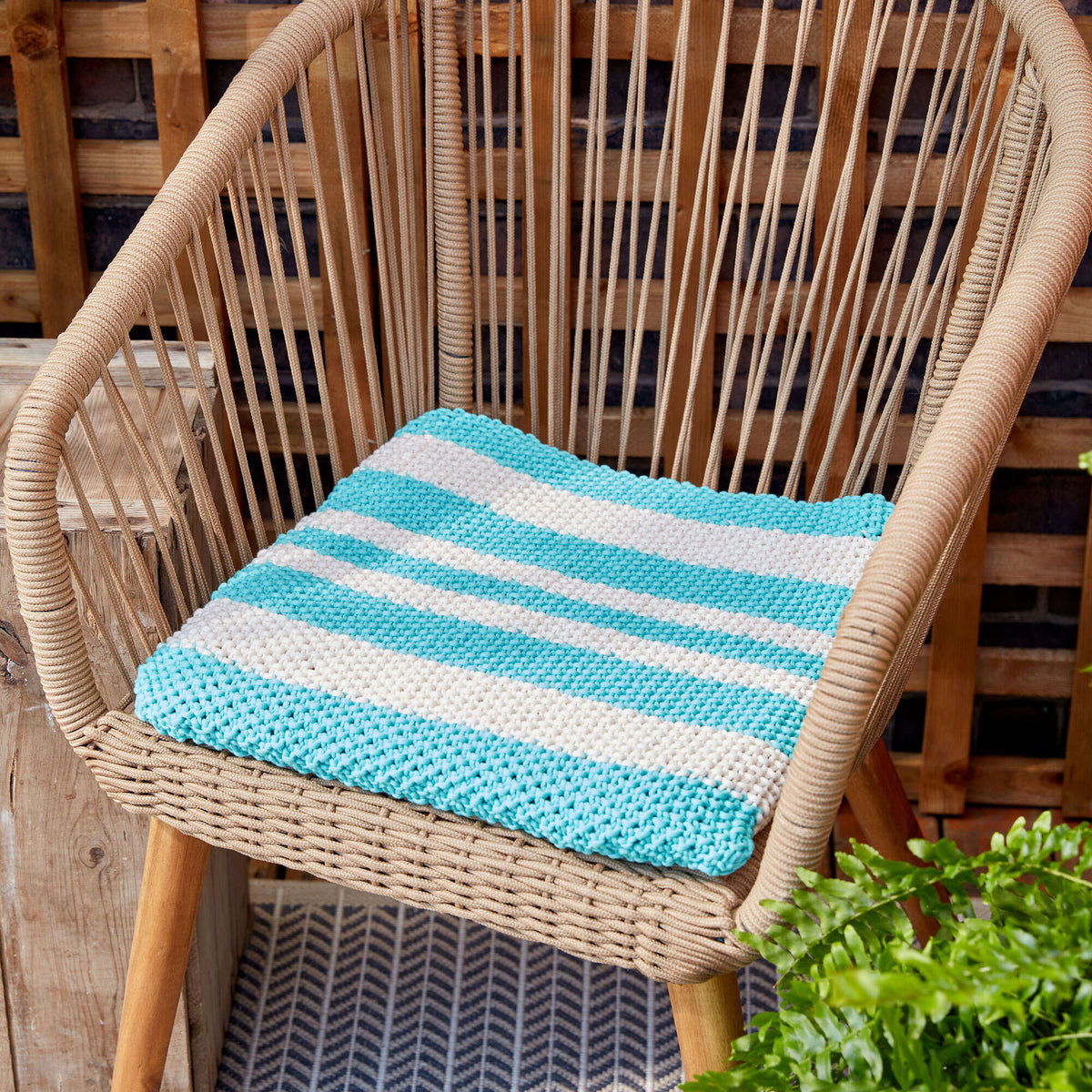 Knit Pillow made in Bernat Maker Home Dec yarn