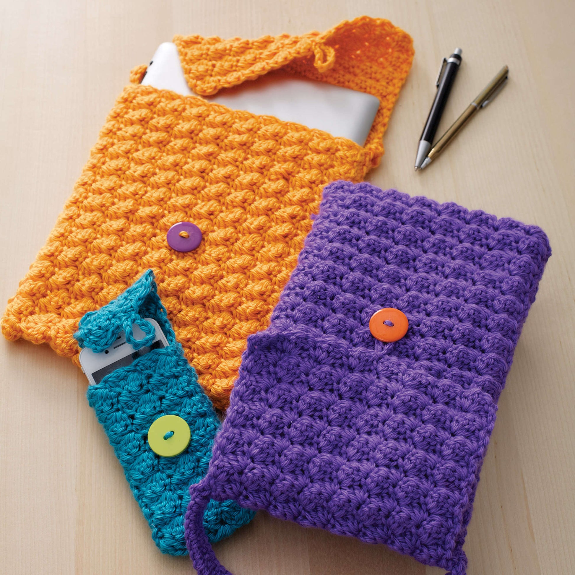 Free Caron Cell Phone Or Tablet Cozy Pattern