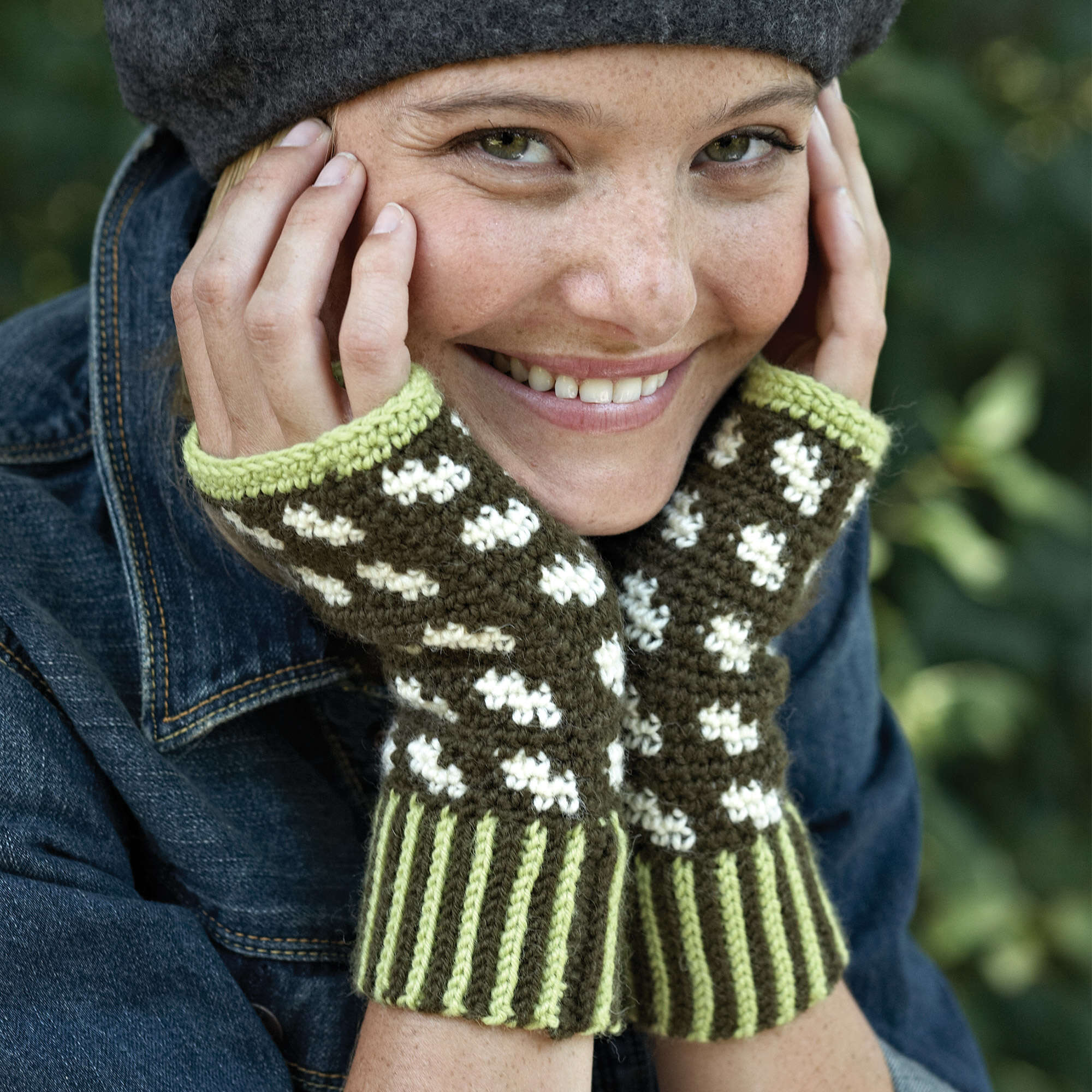 fair isle handschuhe Free Patons Fair Isle Fingerless Mitts Crochet Pattern