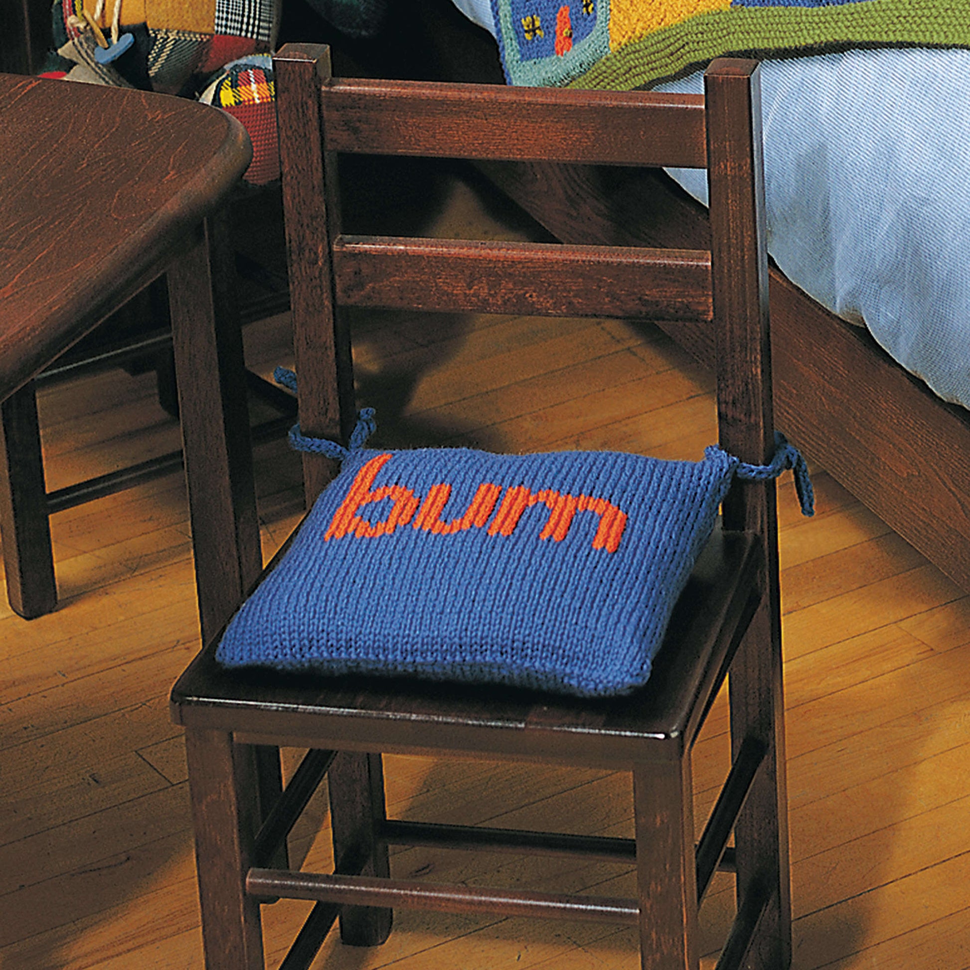 Free Patons 'Bum' Chair Cushion Knit Pattern