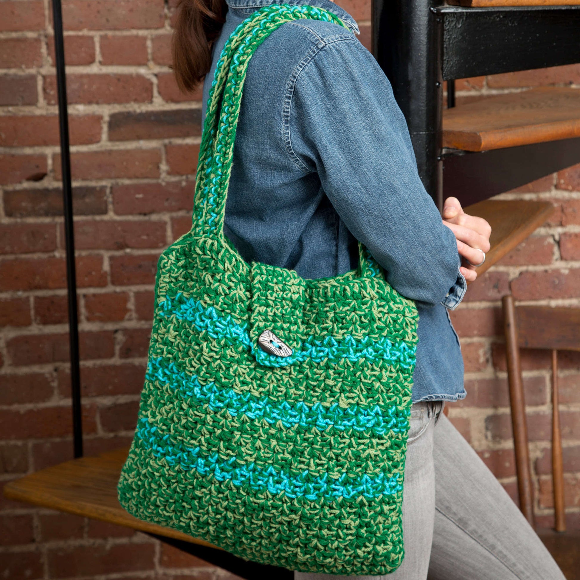 Free Red Heart Trendy Tote Bag Pattern