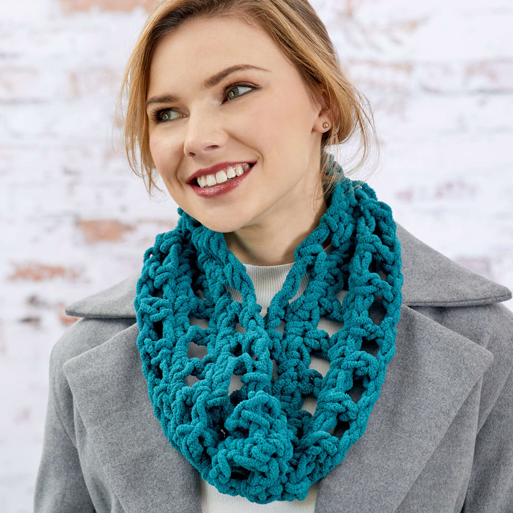 Free Red Heart Sumptuous Cowl Pattern