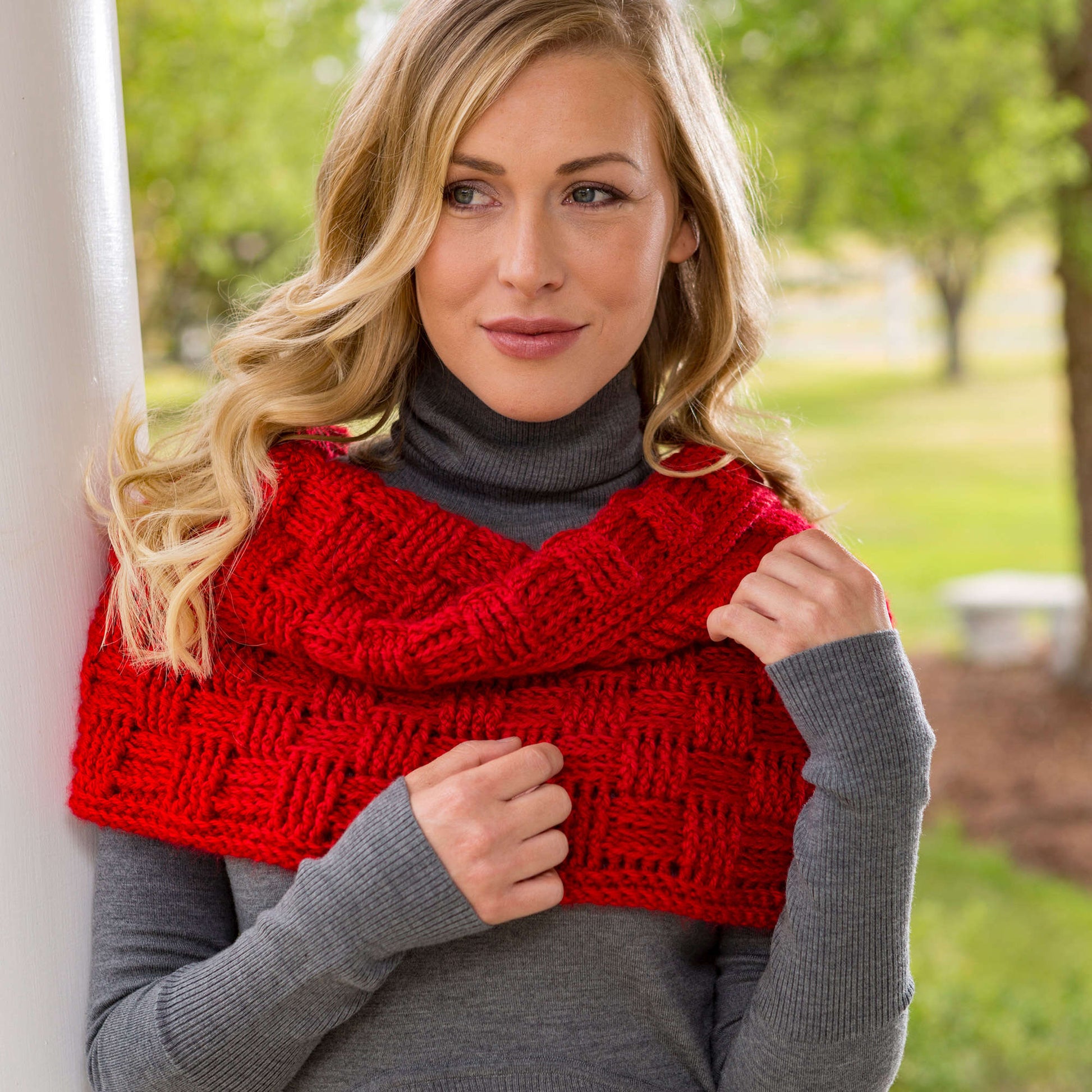 Free Red Heart Checkered Crochet Cowl Pattern