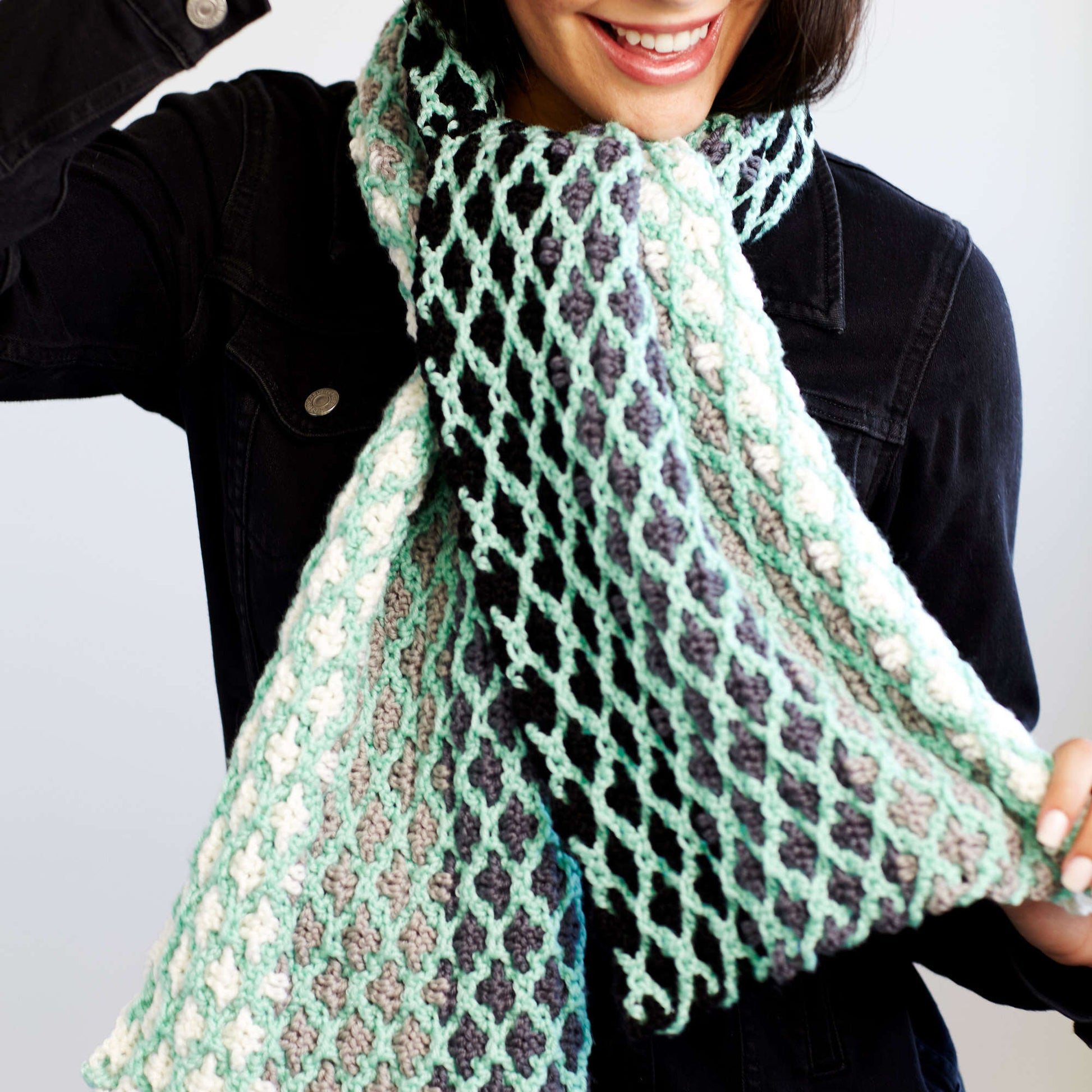 Free Red Heart A La Mode Chic Scarf Pattern