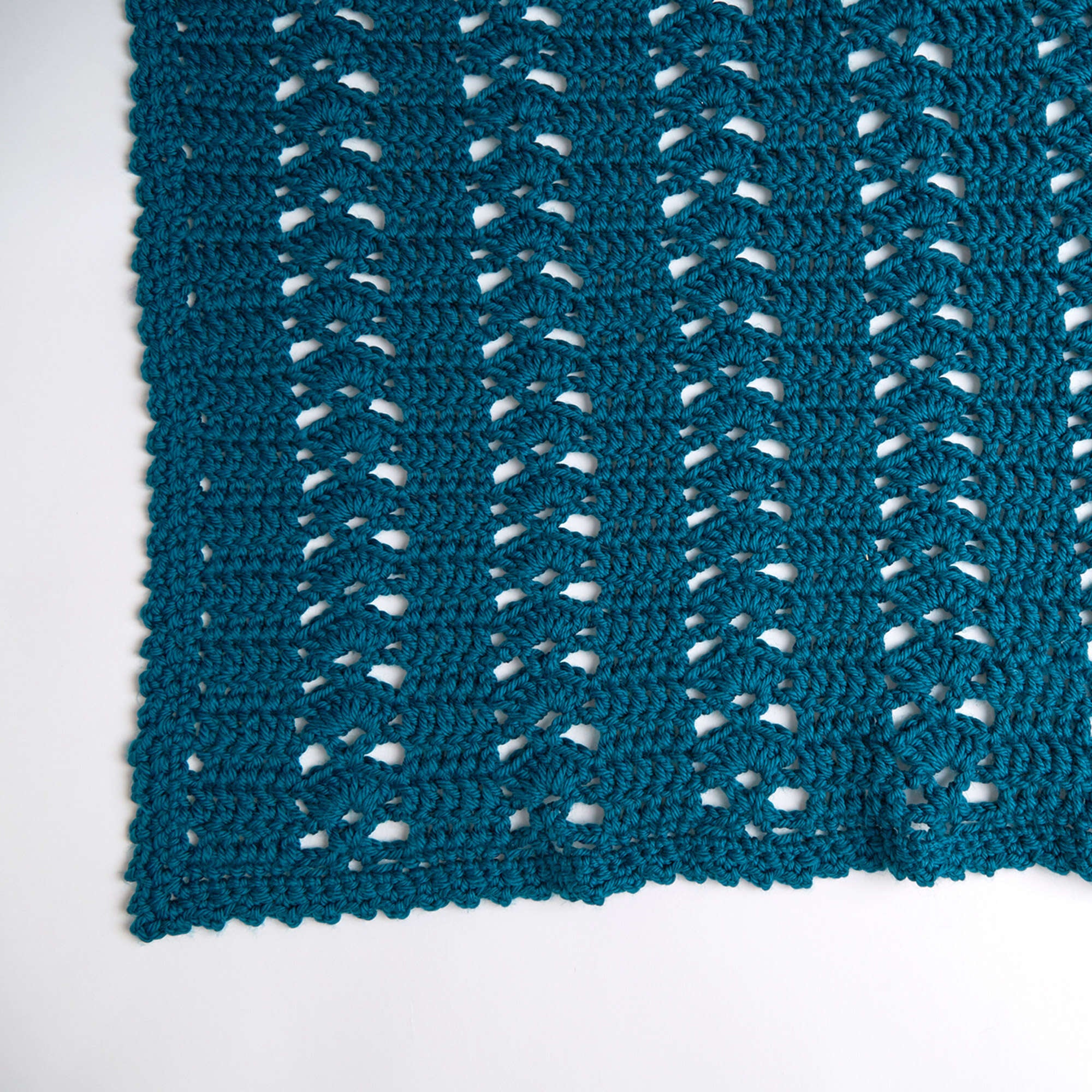 Free Easy Red Heart Charming Throw Crochet Pattern | Yarnspirations