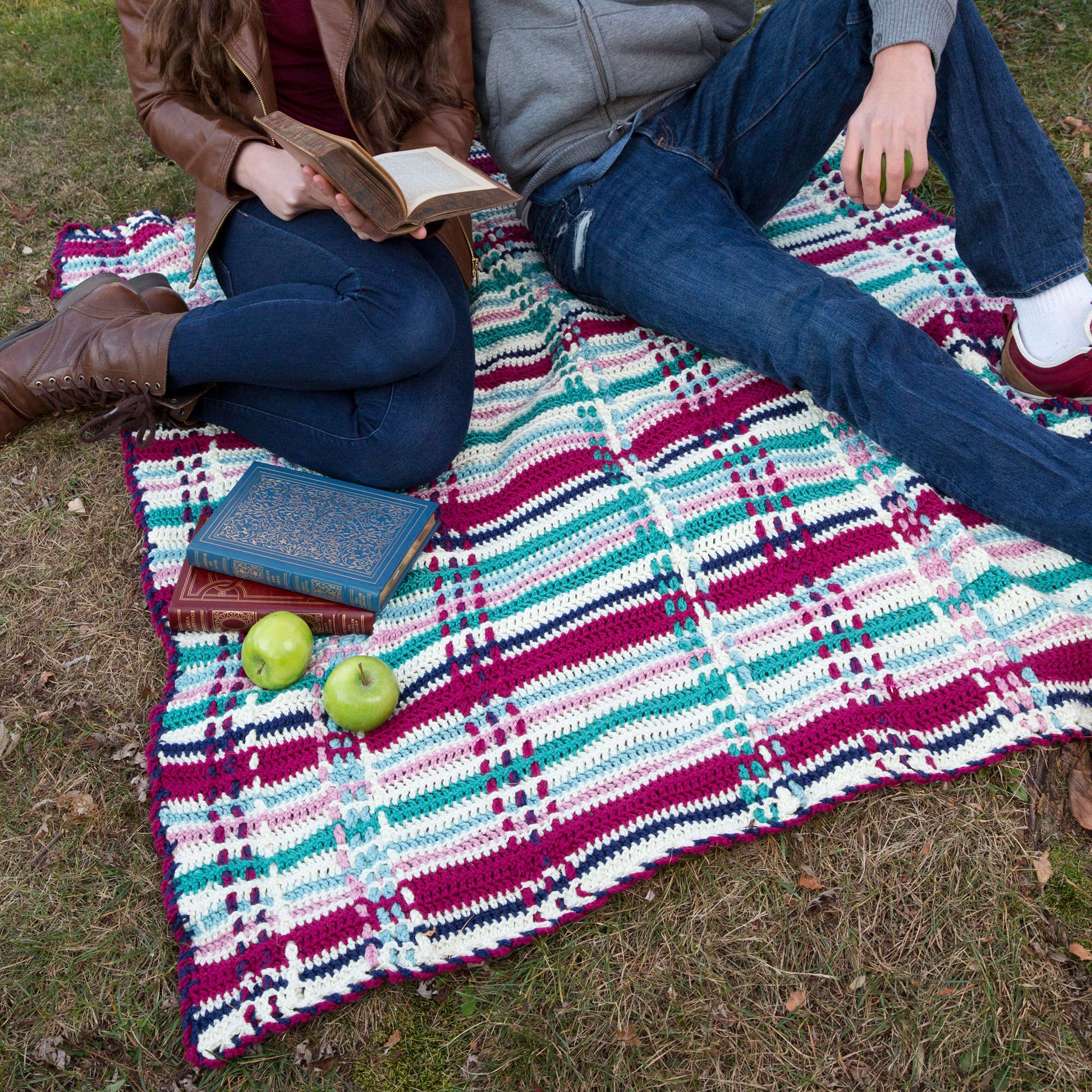 Free Red Heart Plaid Picnic Throw Pattern