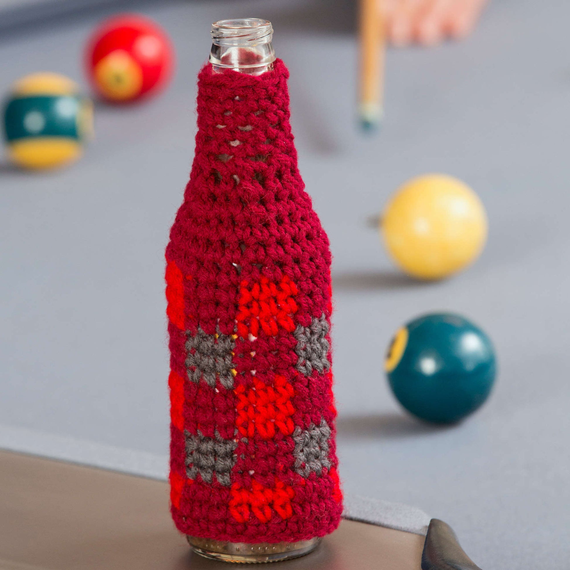 Free Red Heart Buffalo Plaid Bottle Cozy Crochet Pattern