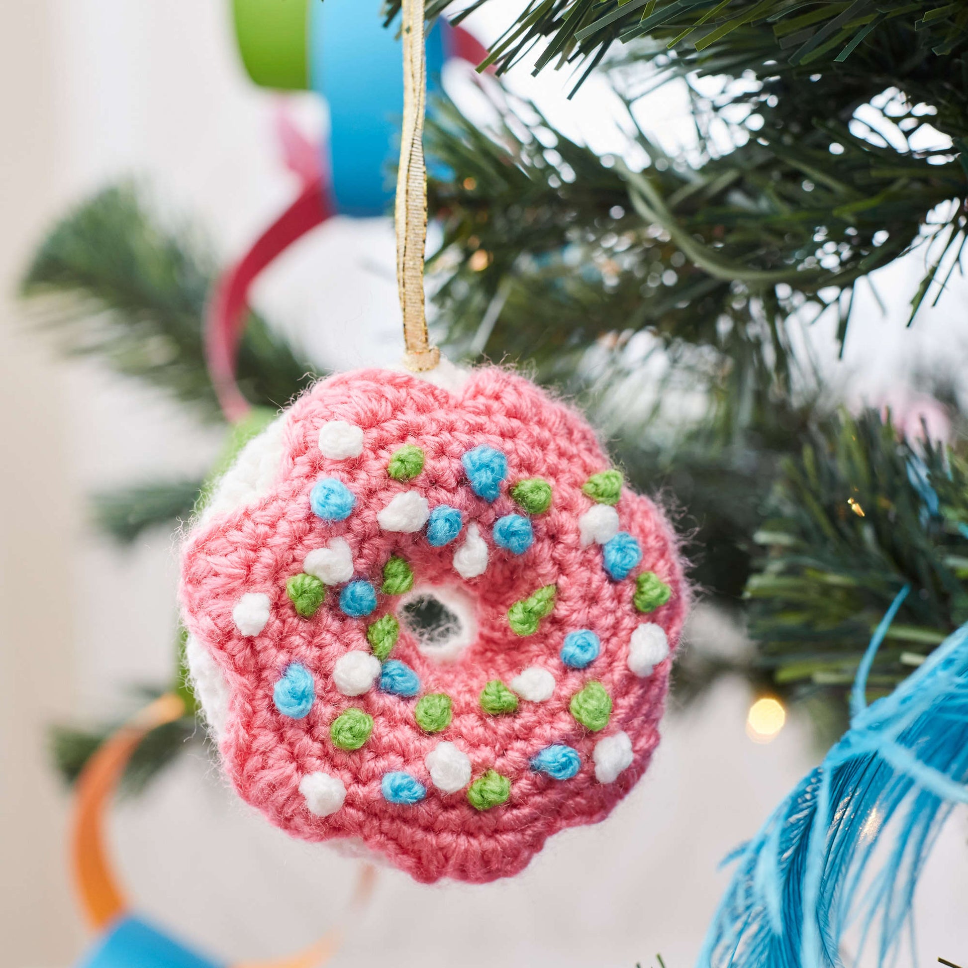 Free Red Heart Dangling Donut Ornament Pattern
