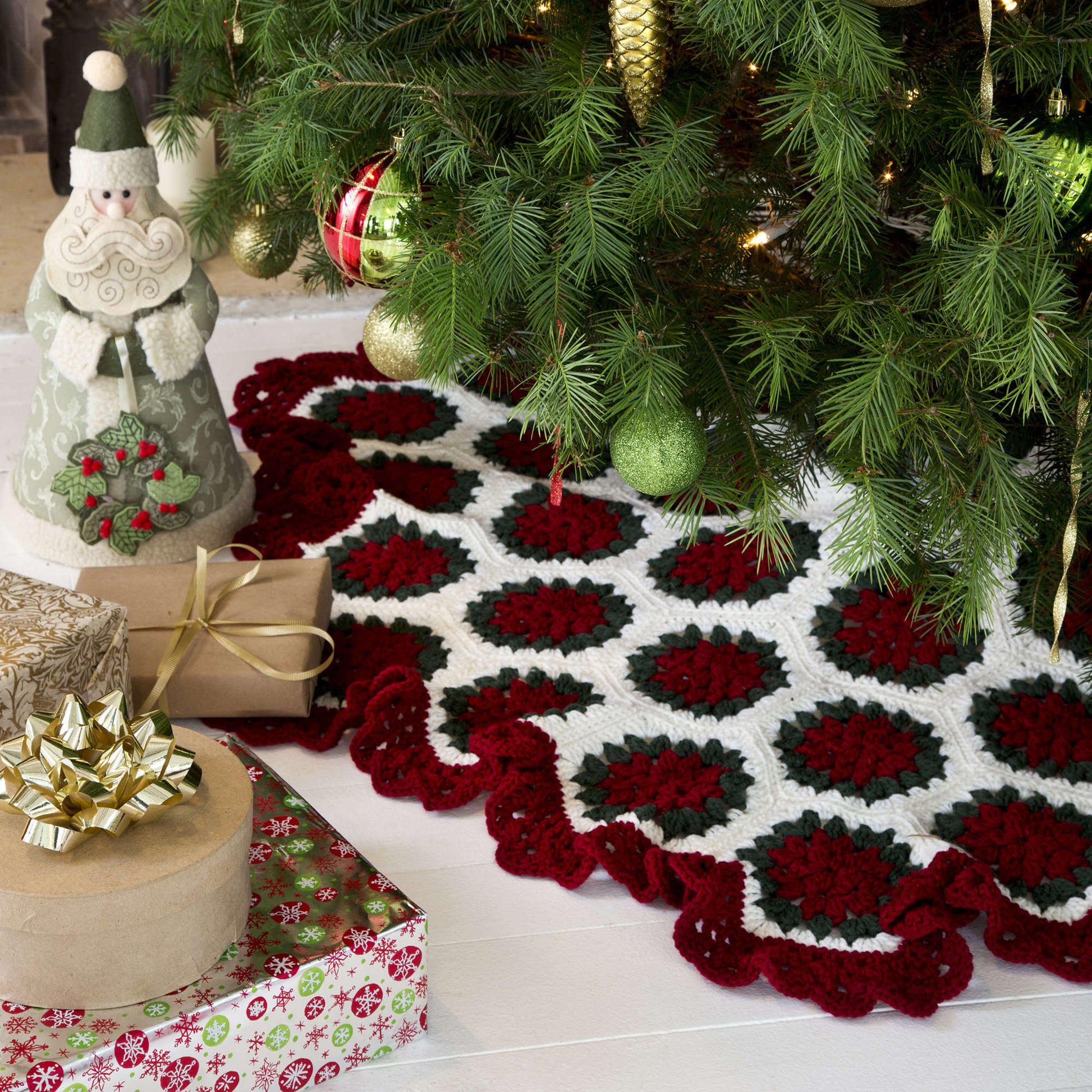 Free Red Heart Victorian Tree Skirt Crochet Pattern