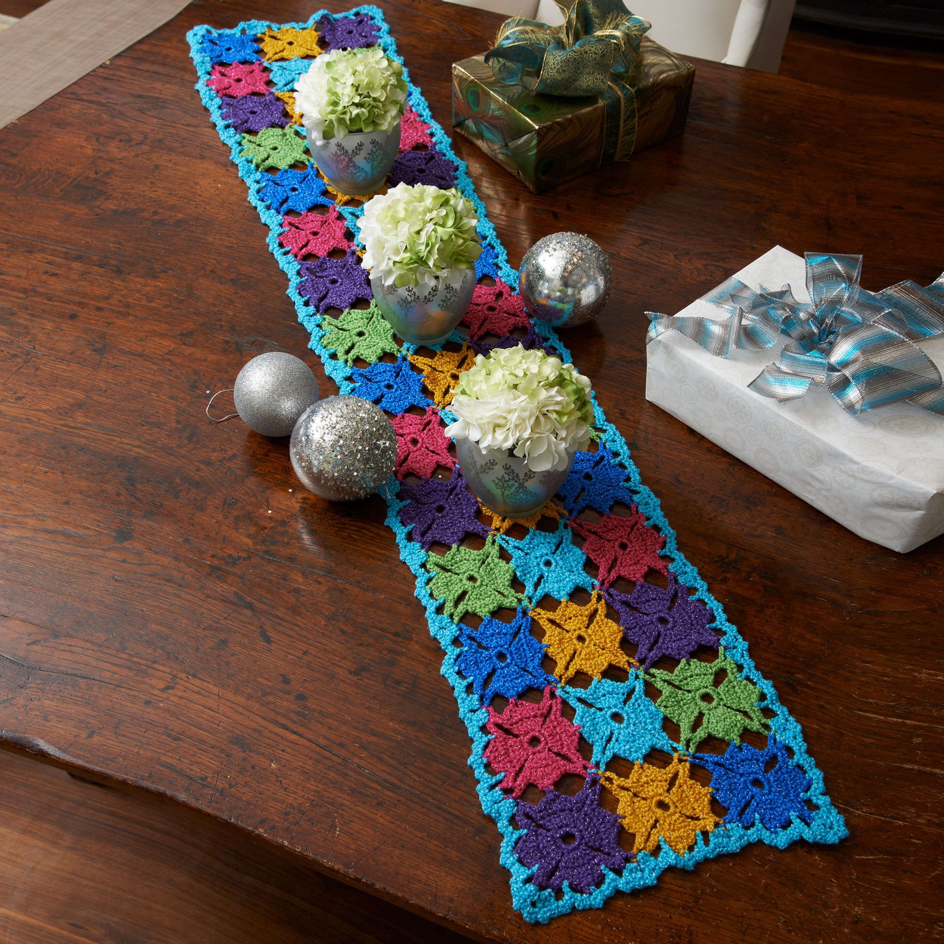 Free Red Heart Holiday Party Table Runner Pattern