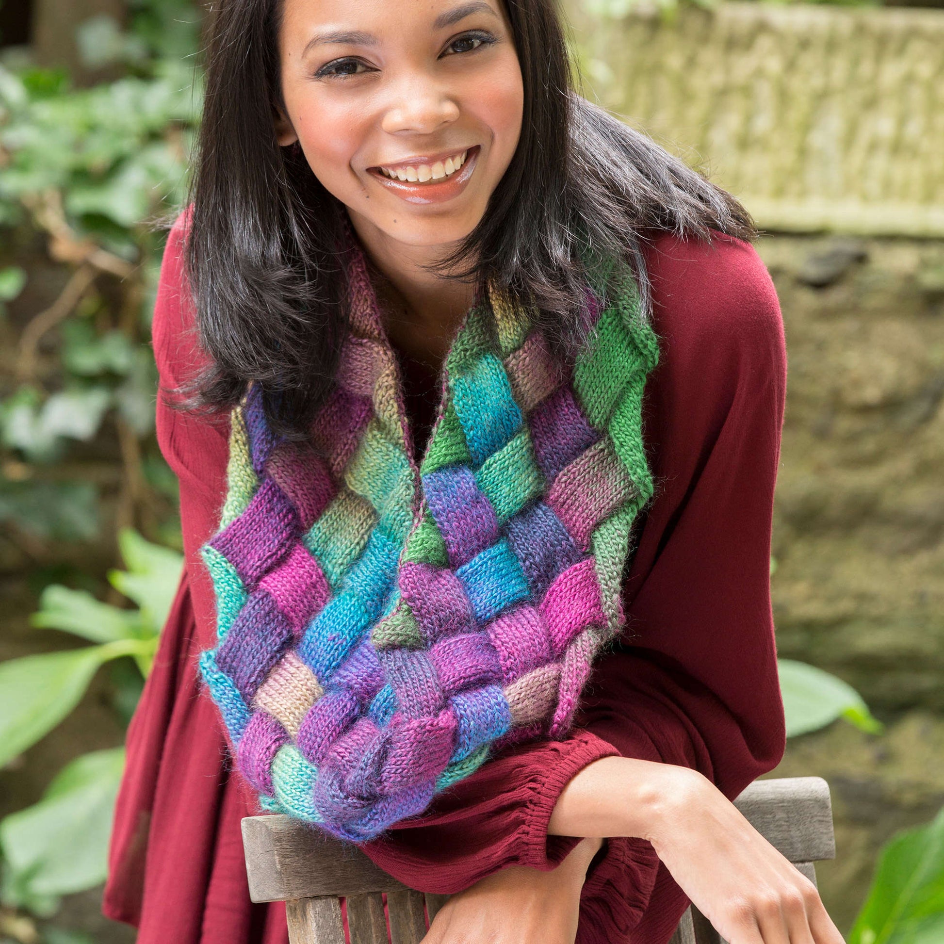 Free Red Heart Entrelac Knit Cowl Pattern