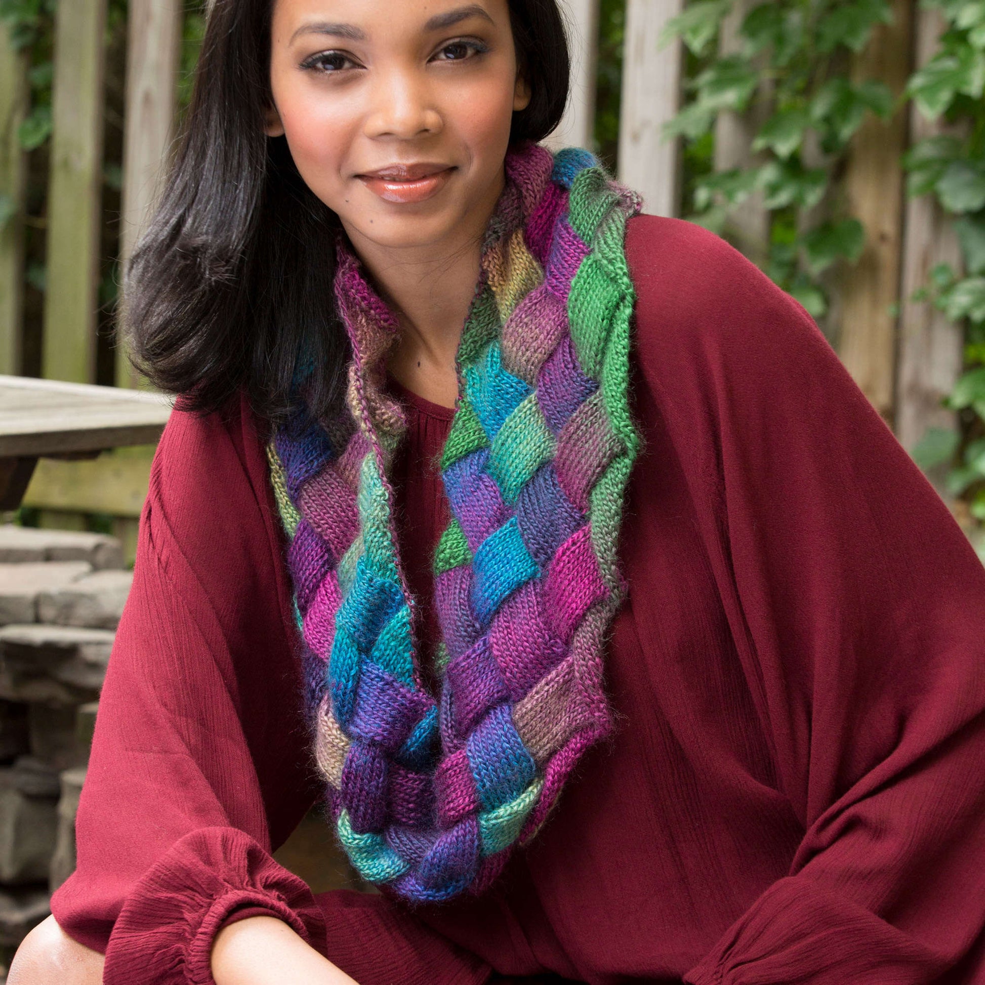 Free Red Heart Entrelac Knit Cowl Pattern
