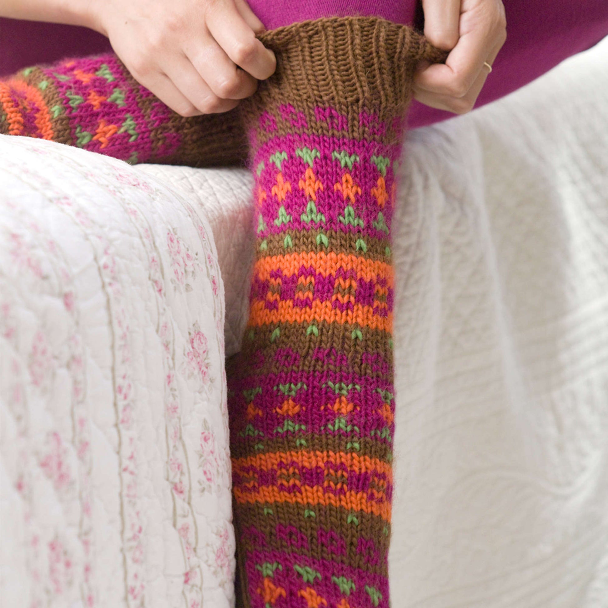 Free Red Heart Adirondacks Slipper Socks Knit Pattern