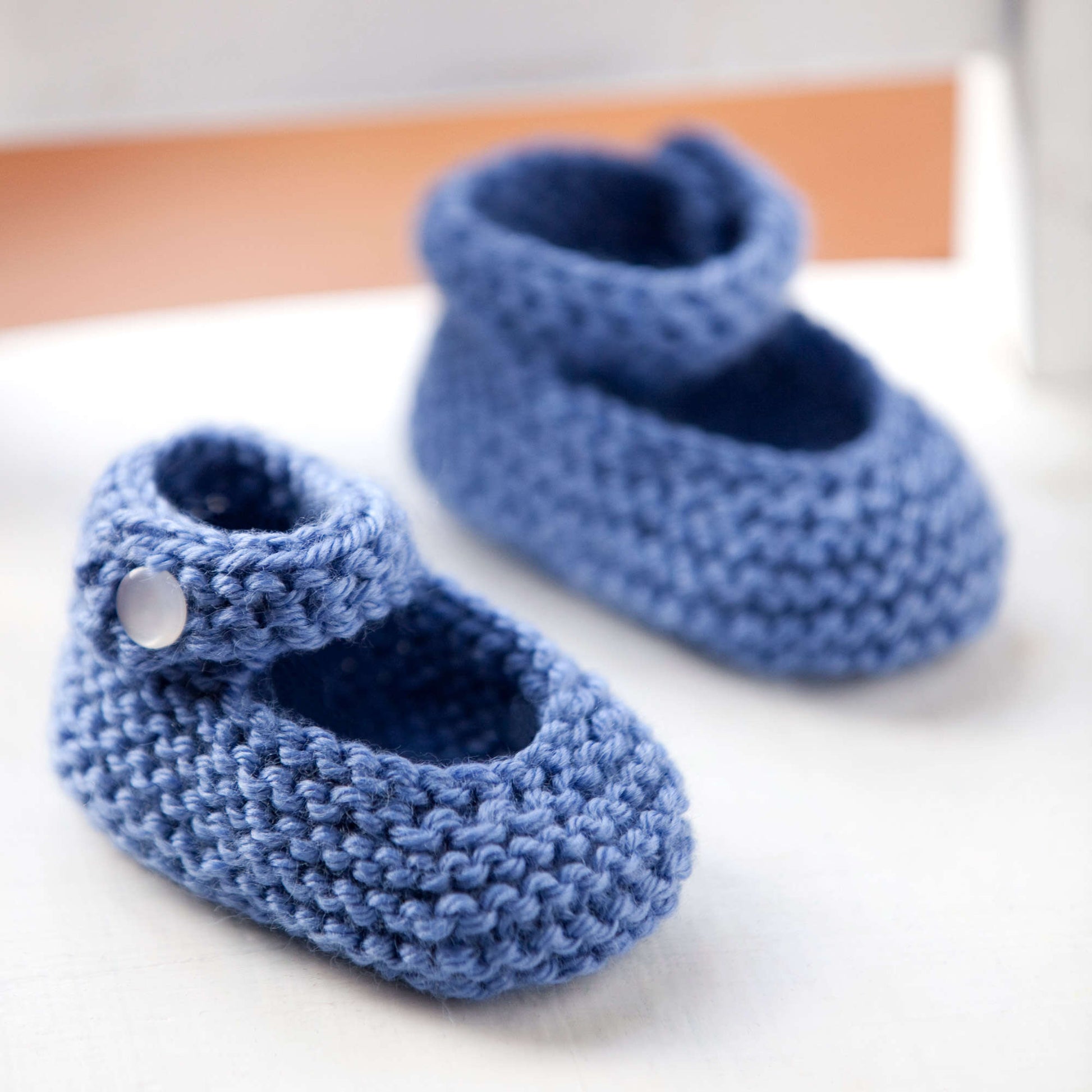 Free Red Heart Baby Jane Booties Knit Pattern