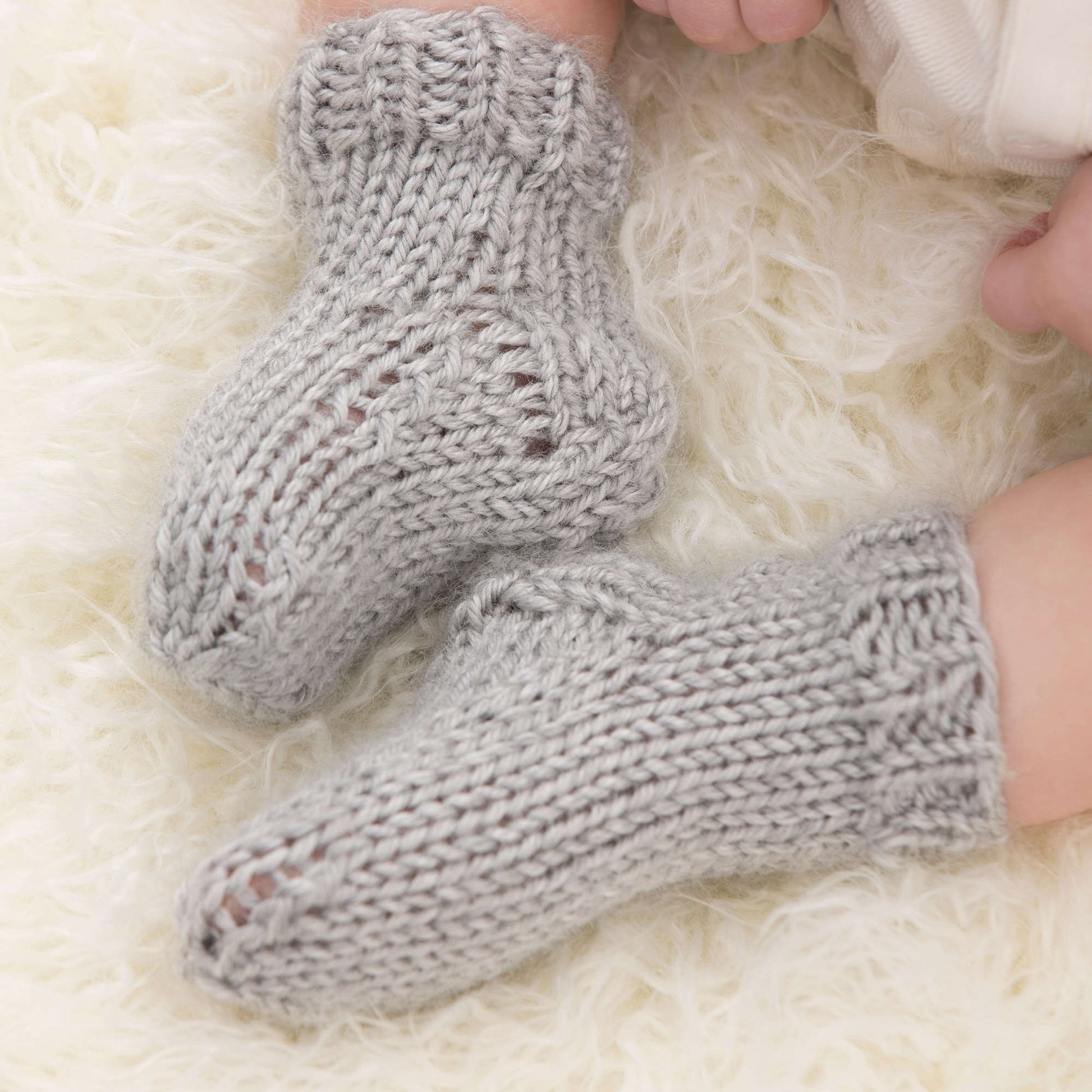 Free Red Heart Baby Socks Knit Pattern
