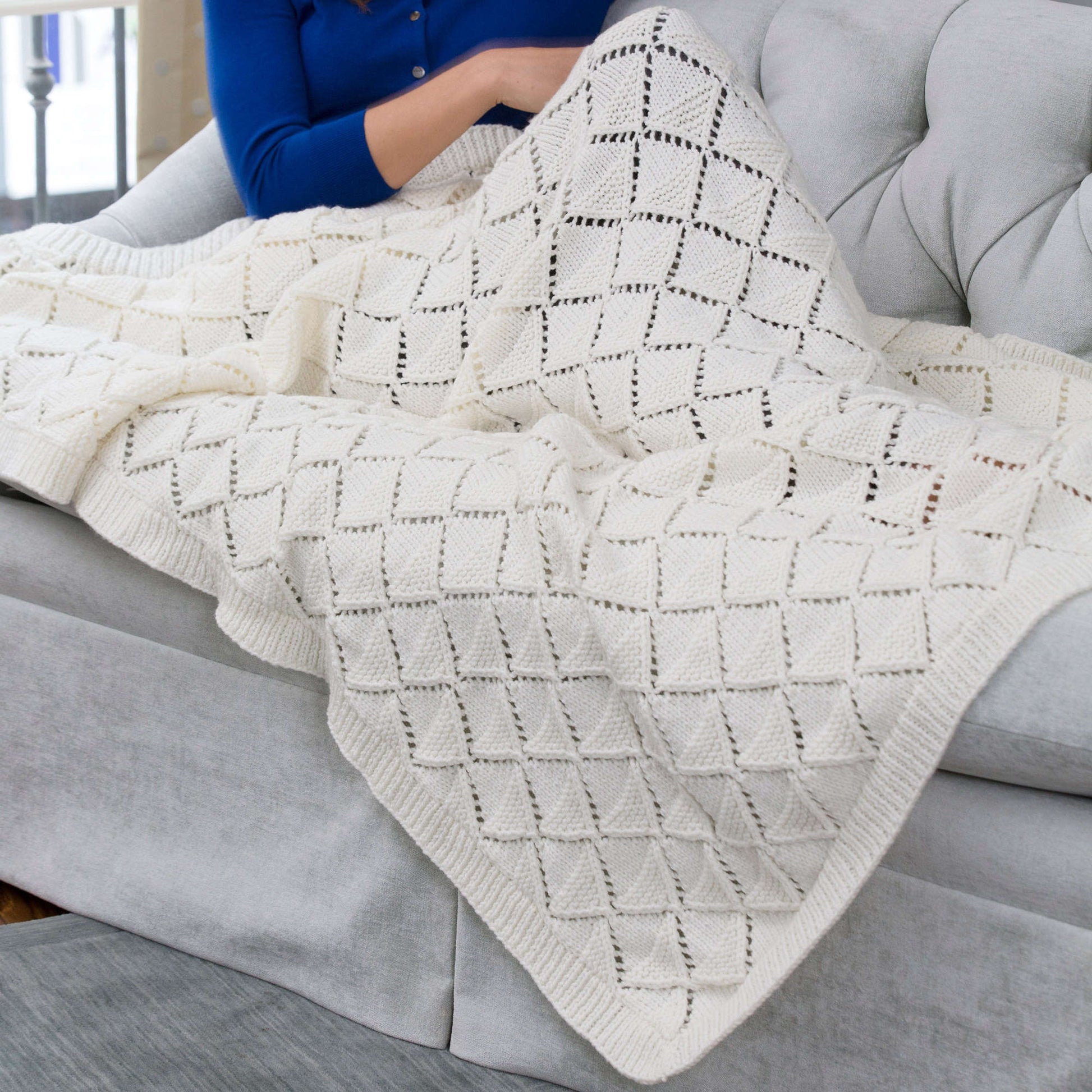 Free Red Heart Delicate Diamonds Throw Knit Pattern