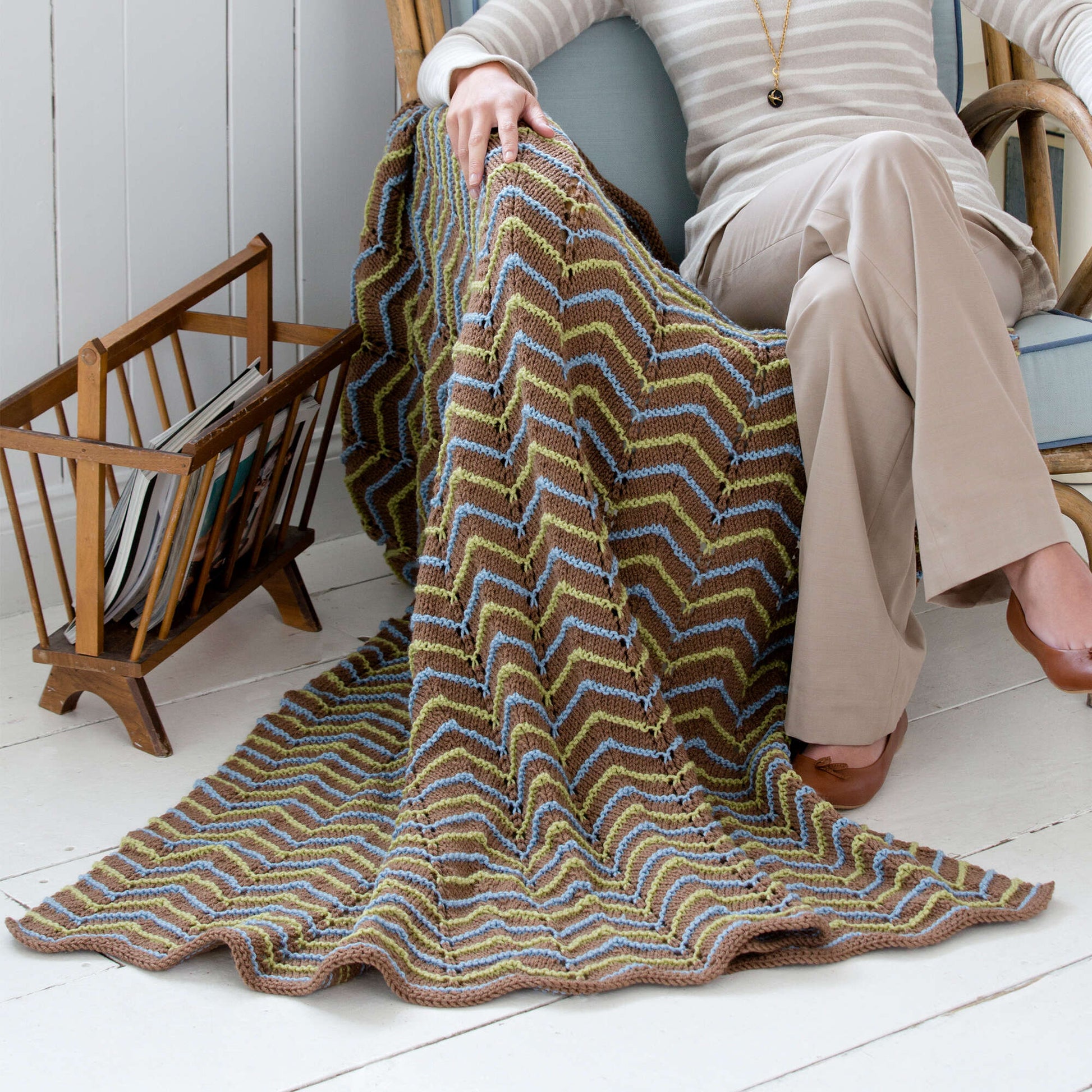Free Red Heart Zig-Zag Ease Throw Knit Pattern