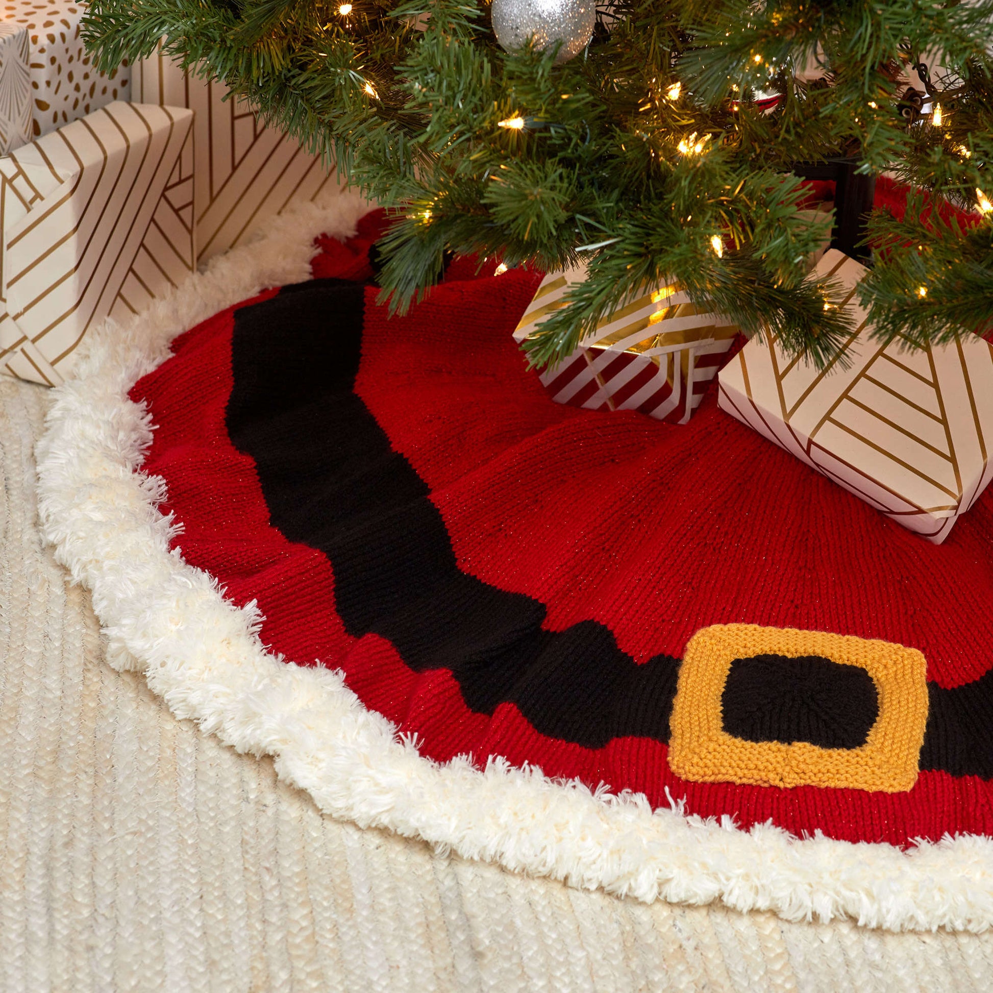 Free Red Heart Santa's Coat Tree Skirt Knit Pattern
