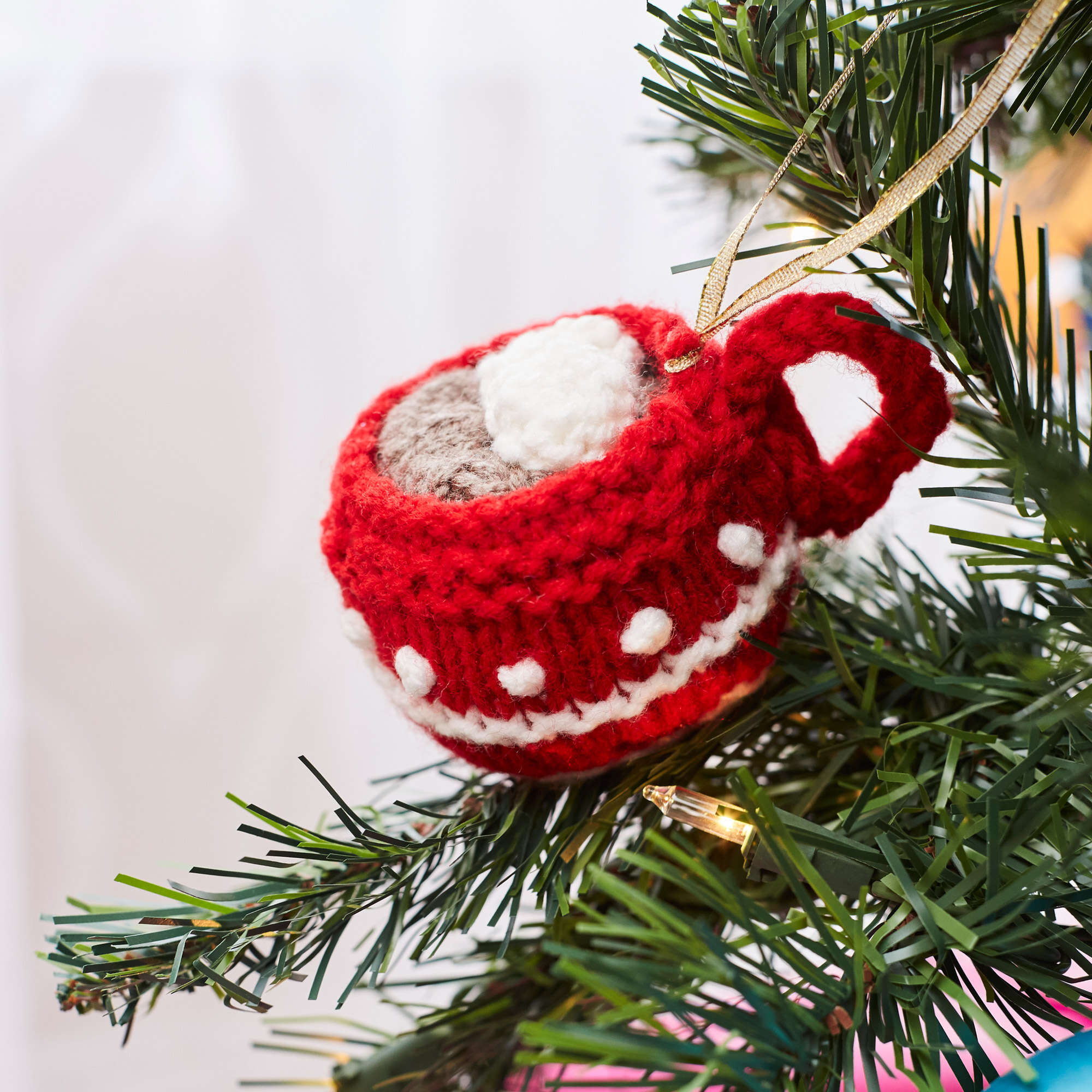 Free Easy Red Heart Cup of Cocoa Ornament Knitting Pattern | Yarnspirations