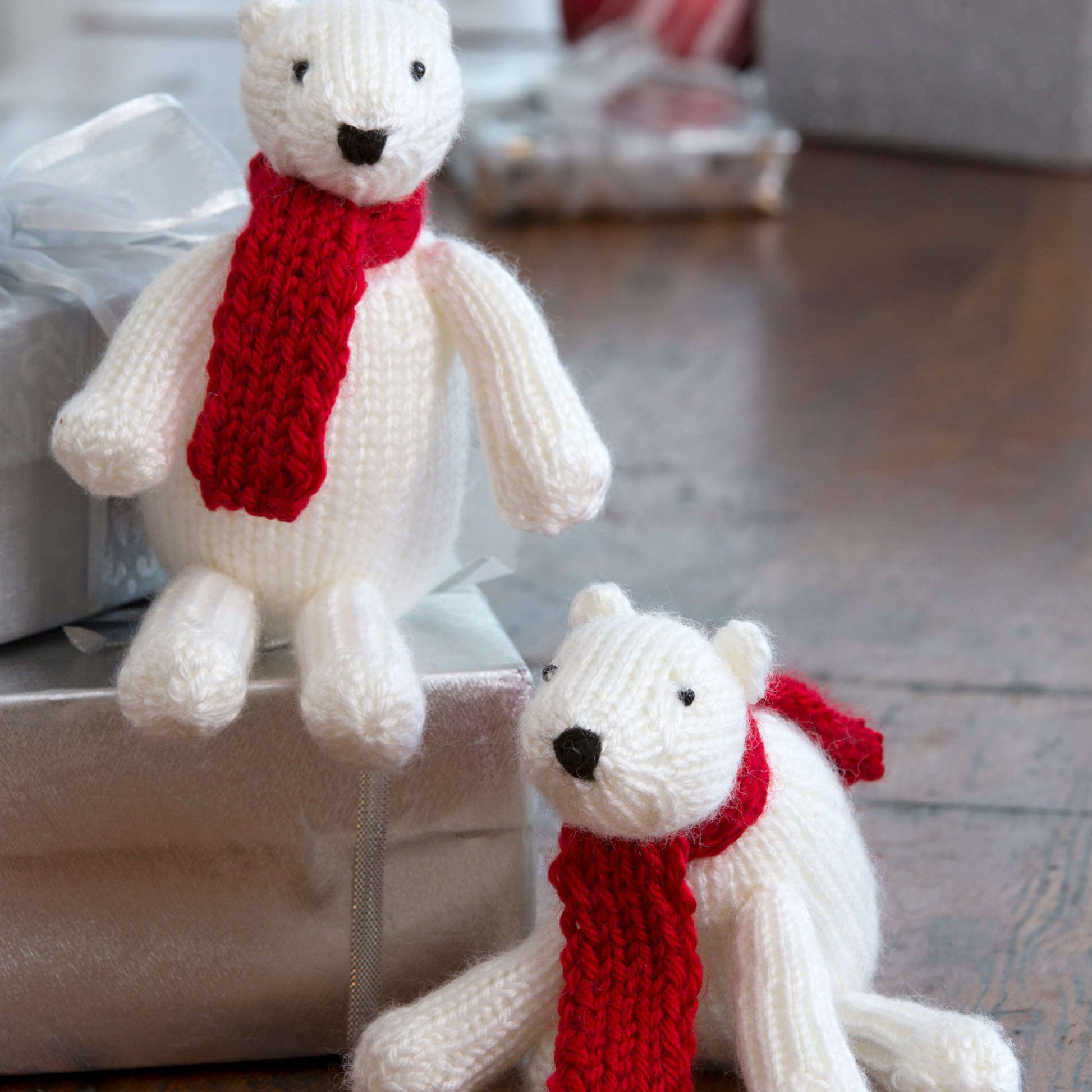 Free Red Heart Polar Bear Ornaments Knit Pattern