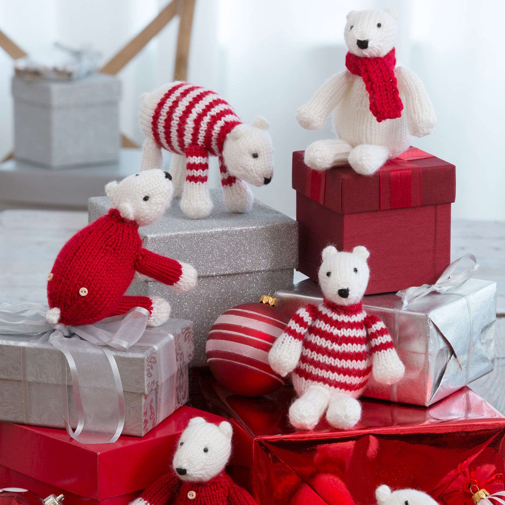 Free Red Heart Polar Bear Ornaments Knit Pattern