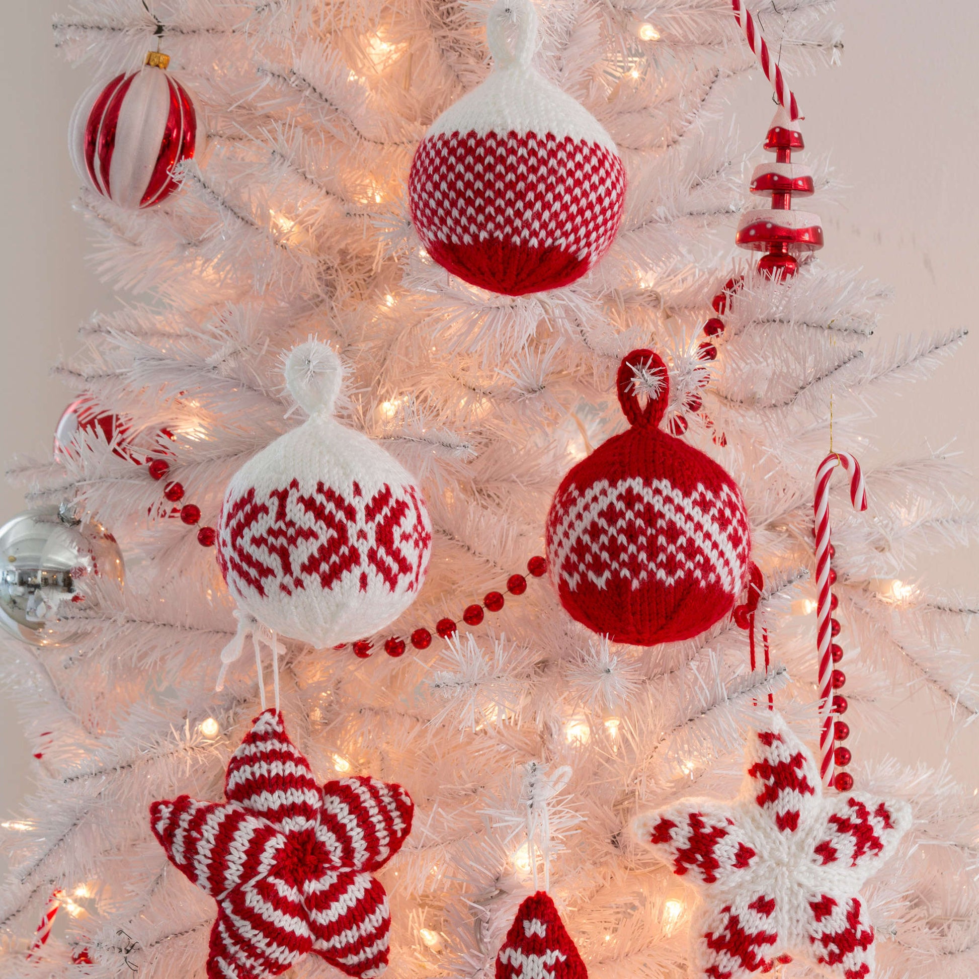 Free Red Heart Holiday Stars And Balls Ornaments Knit Pattern