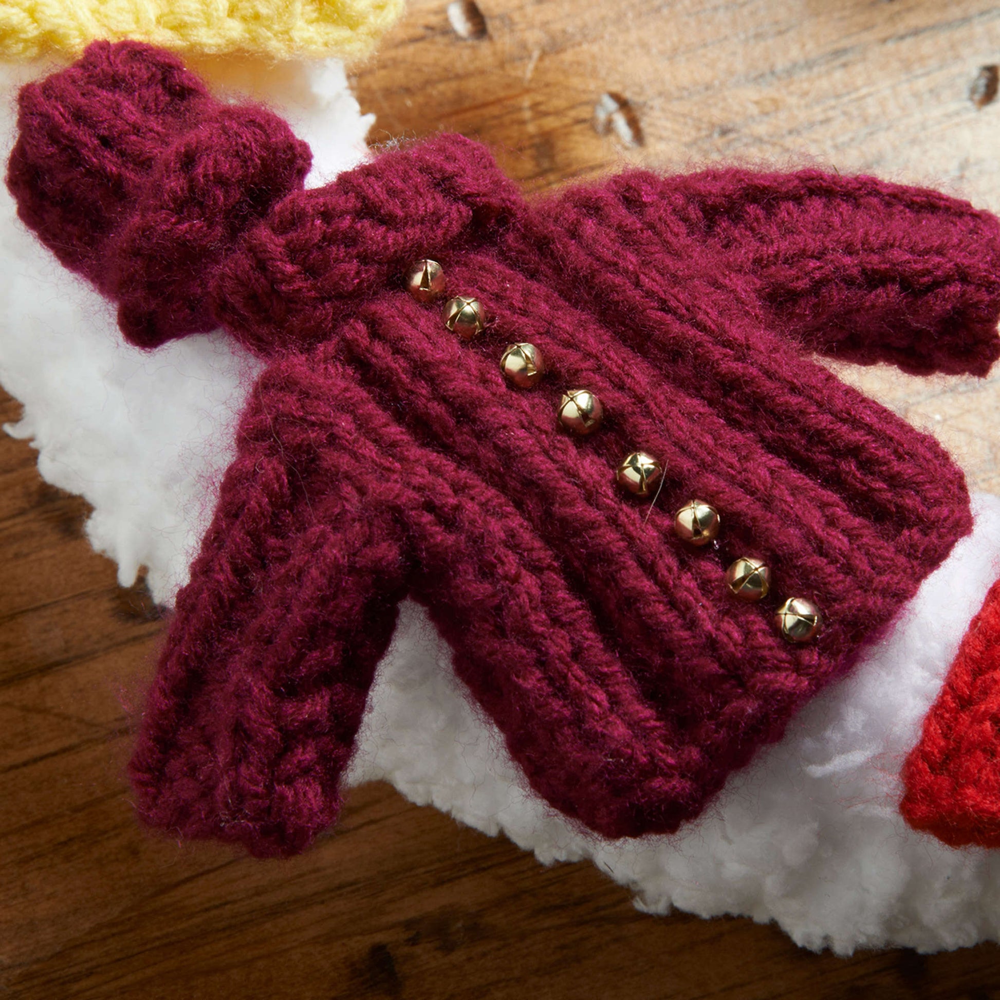 Free Red Heart Holiday Sweater Wreath Knit Pattern