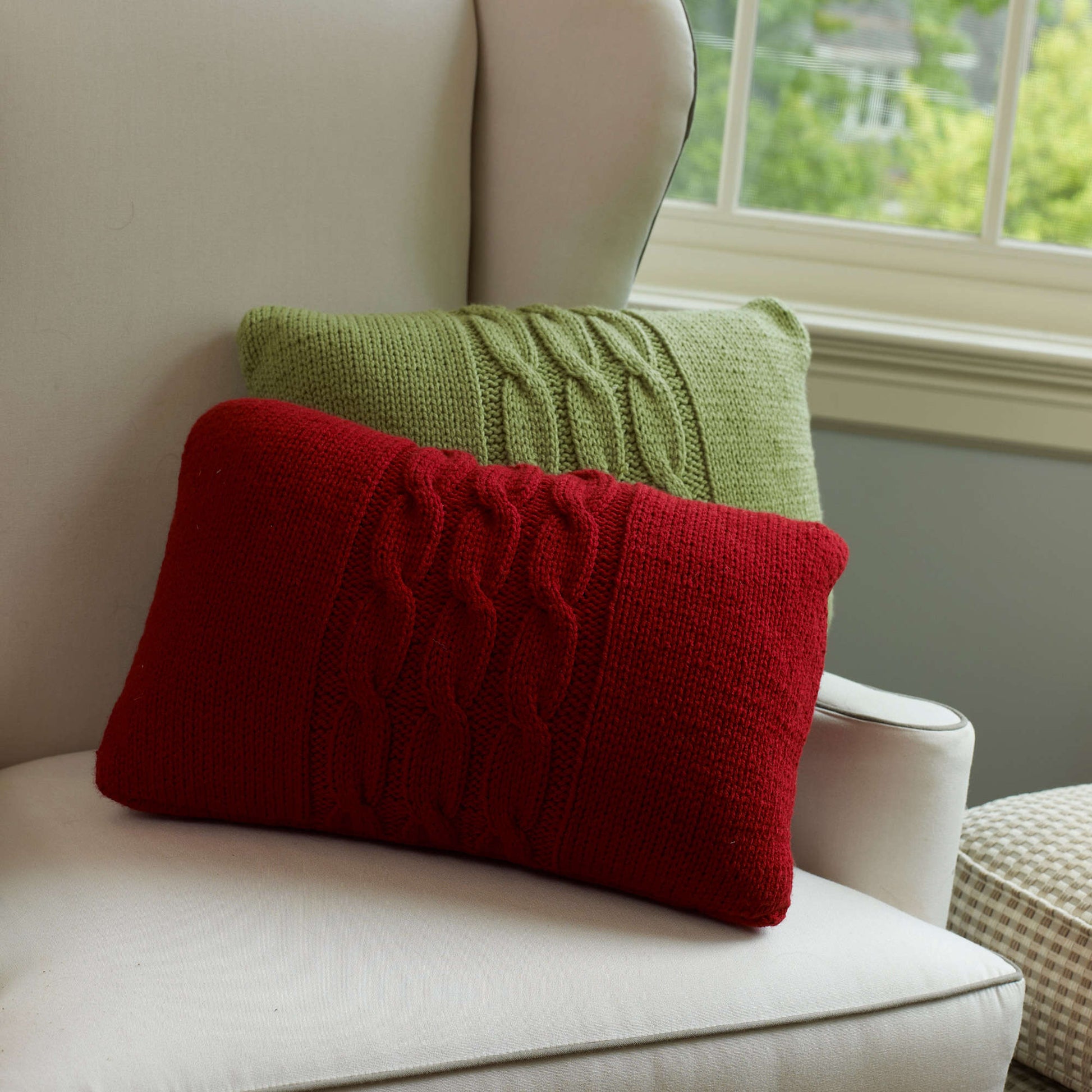 Free Red Heart Cabled Pillows Knit Pattern