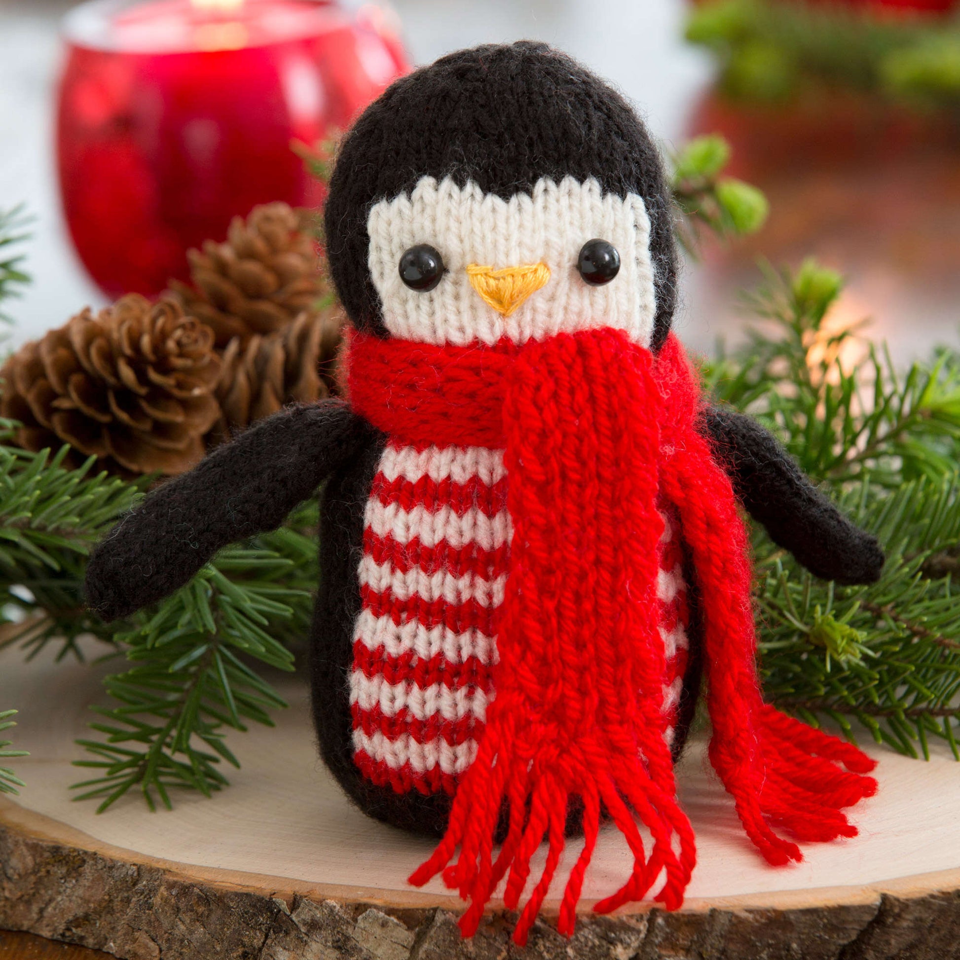 Free Red Heart Cheerful Holiday Penguin Pattern