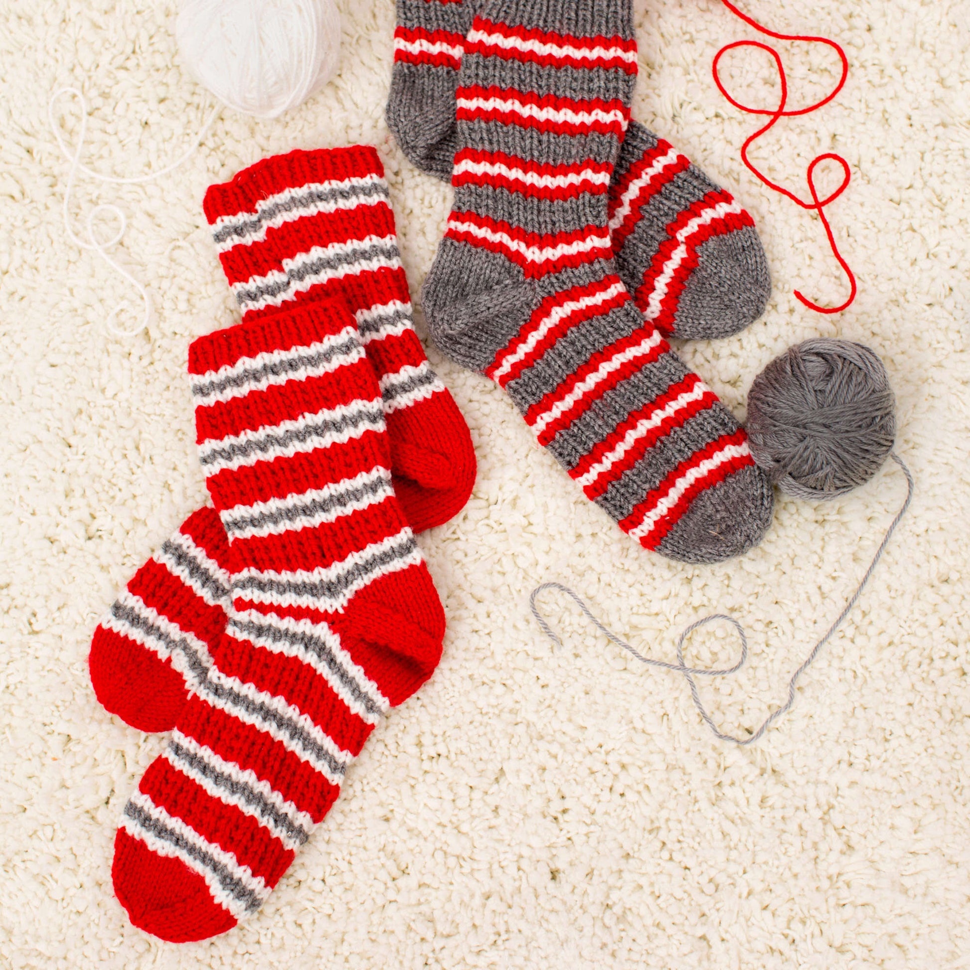 Free Red Heart Cozy Slipper Socks Knit Pattern