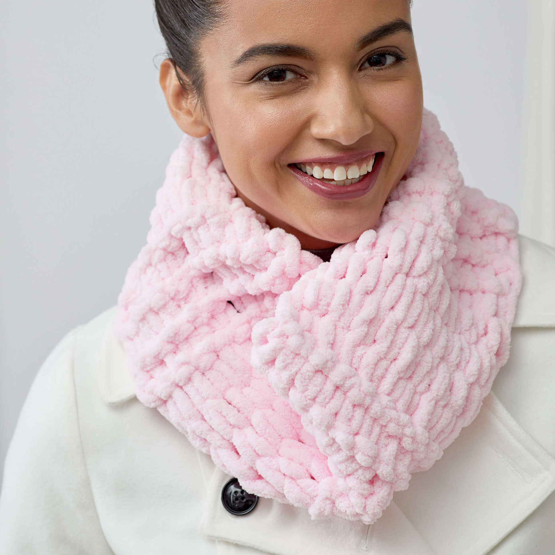 Free Red Heart Simple One-Bawl Cowl Craft Pattern