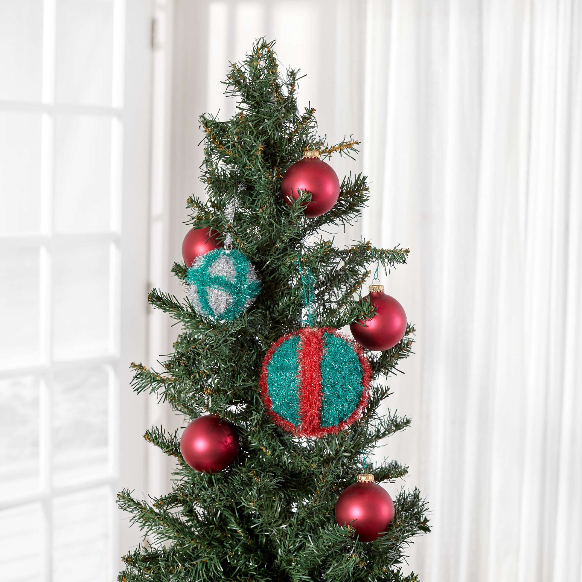 Free Red Heart Crafty Ornaments Pattern