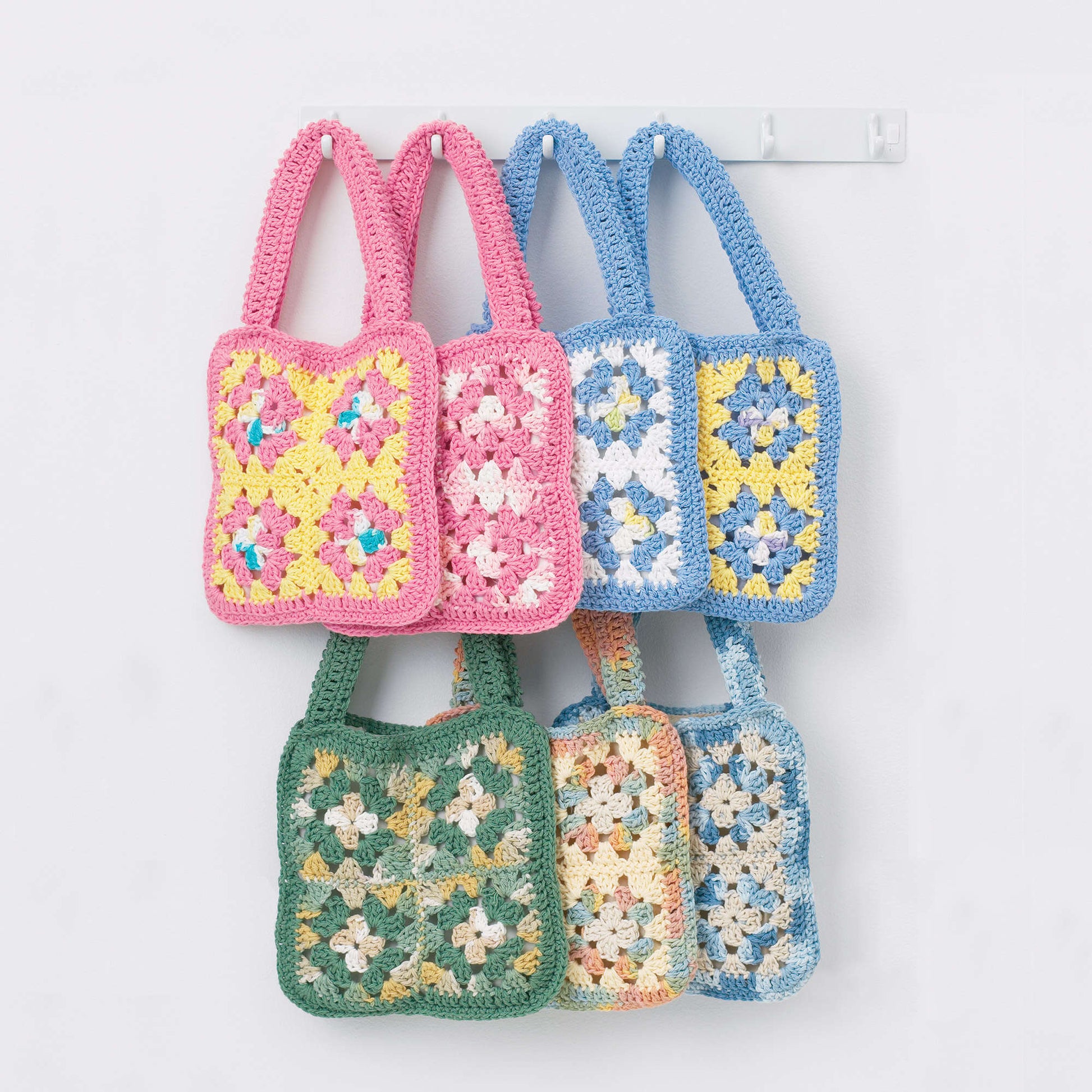 Free Lily Sugar'n Cream Granny Square Bags Crochet Pattern